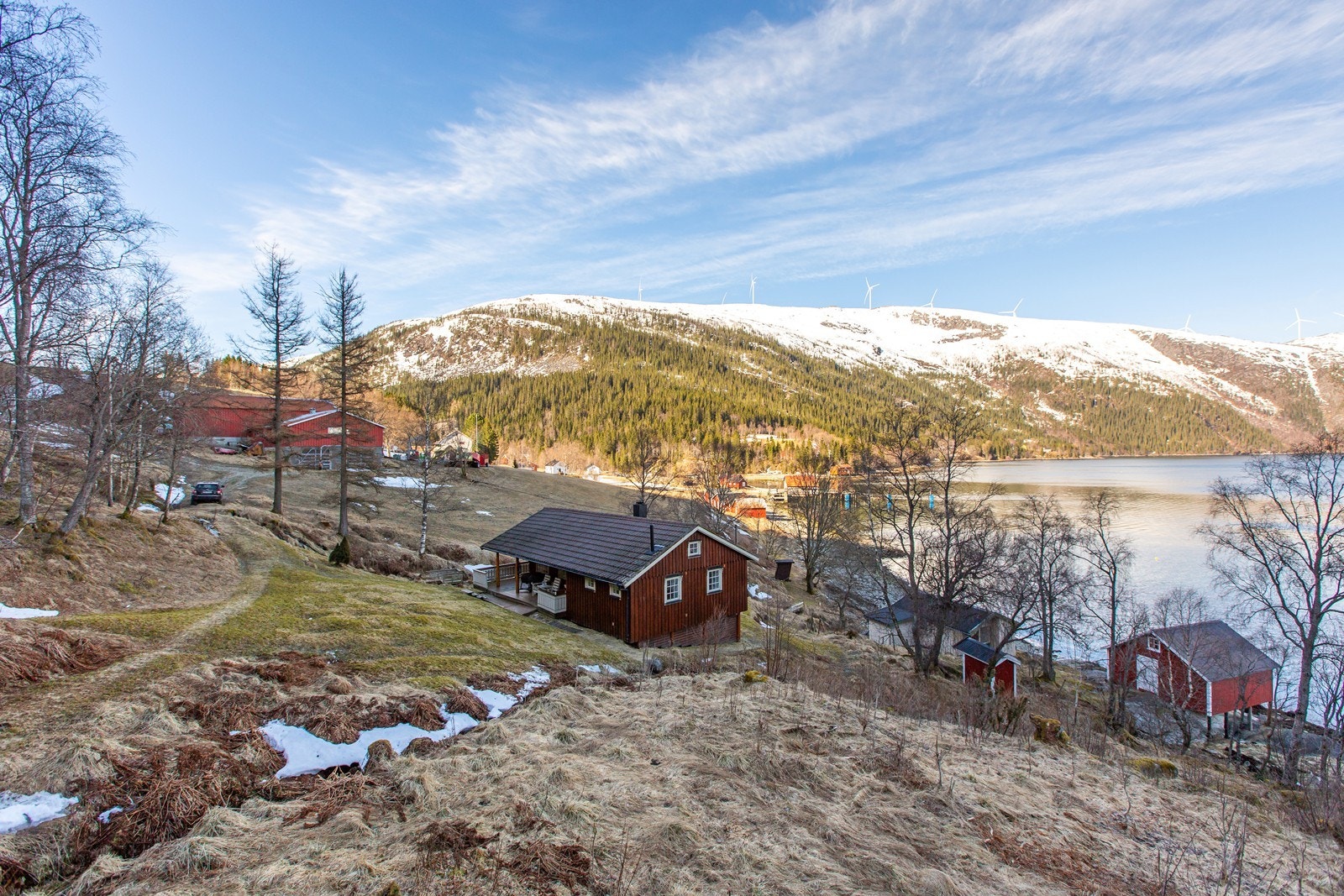 Området består av gårdsbruk og fritidseiendommer. Galleribilde