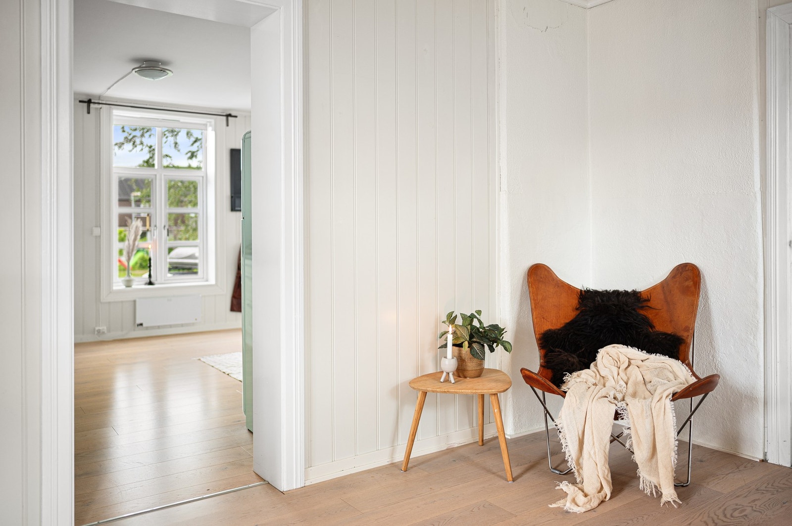 Stue sett mot kjøkken. Galleribilde