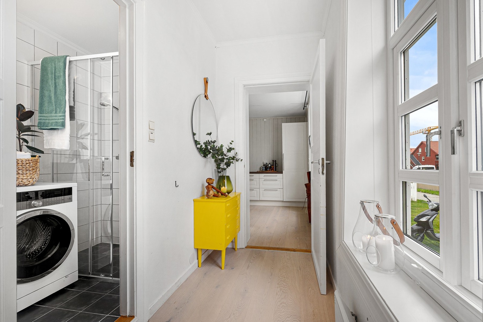 Entré/gang på 4,3 kvm med godt lysinnslipp og praktisk utforming. Galleribilde