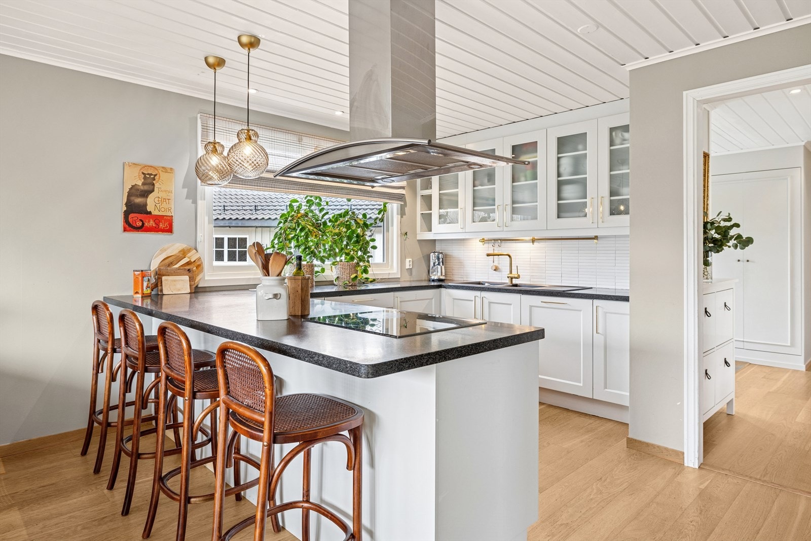 Kjøkken med halvøy Galleribilde