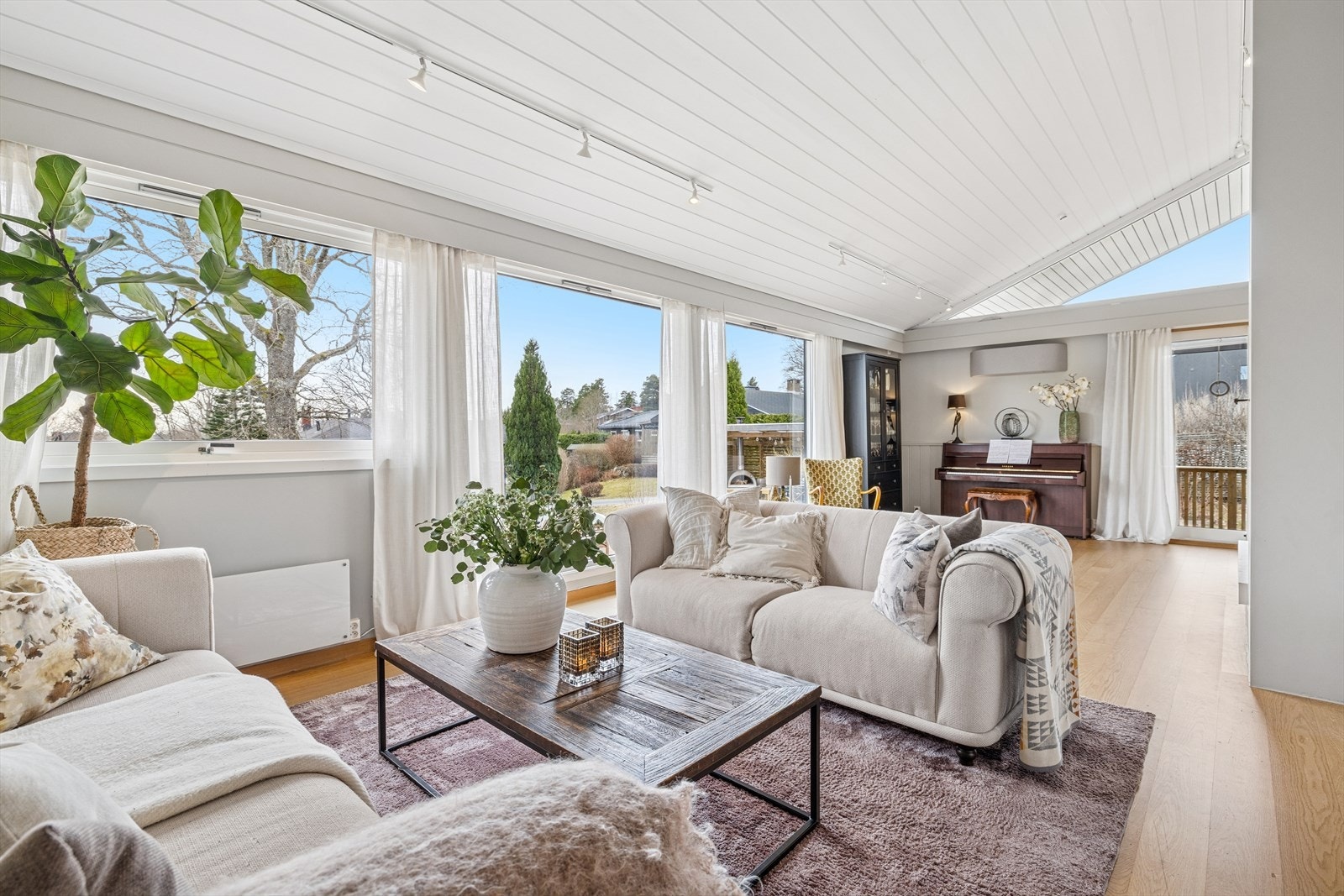 utvendig screens på vinduene. Galleribilde