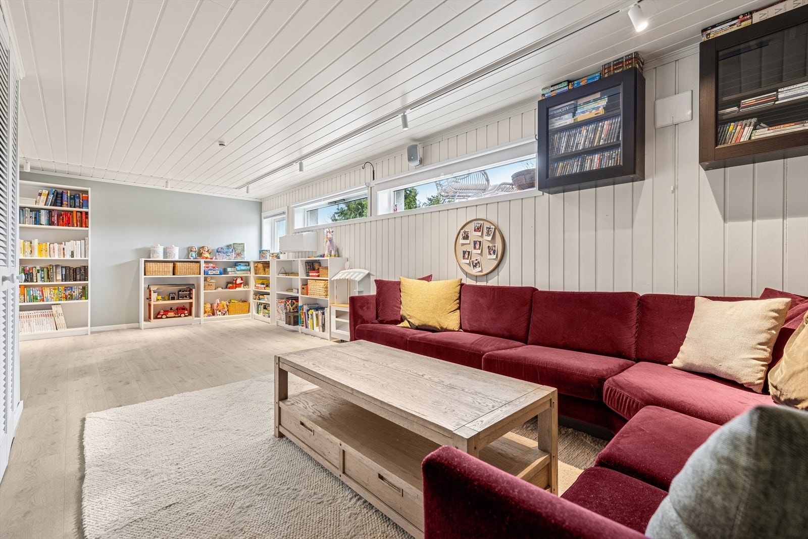 Kjellerstuen er stor og er et ypperlig rom for barna. Galleribilde