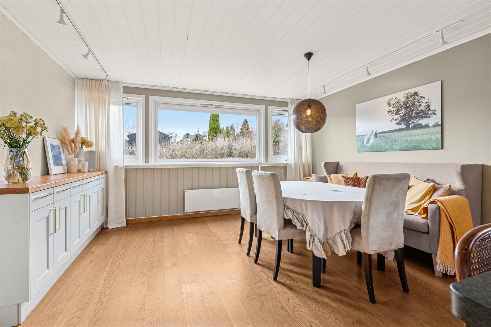 Spisestue tilknyttet kjøkkenet Galleribilde