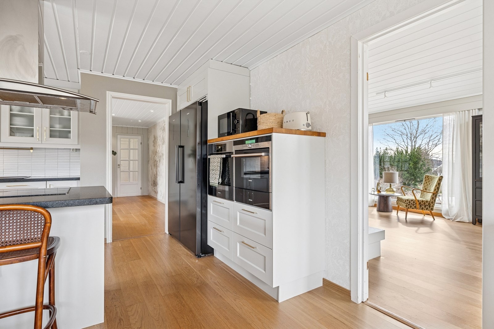 Kjøkken er godt utstyrt og har godt med lagringsplass. Galleribilde