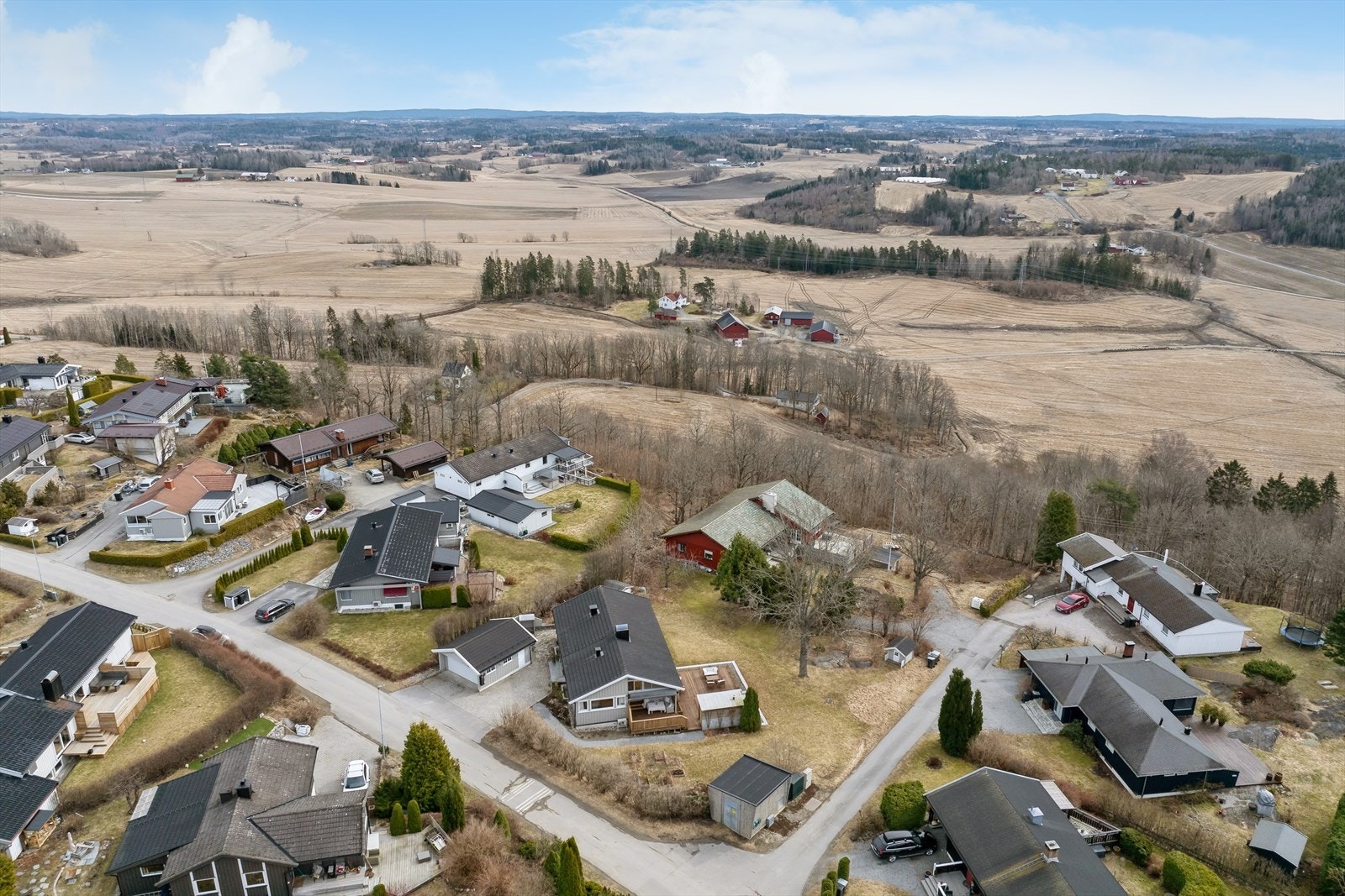 Boligen ligget i et meget veletablert og barnevennlig boligstrøk Galleribilde