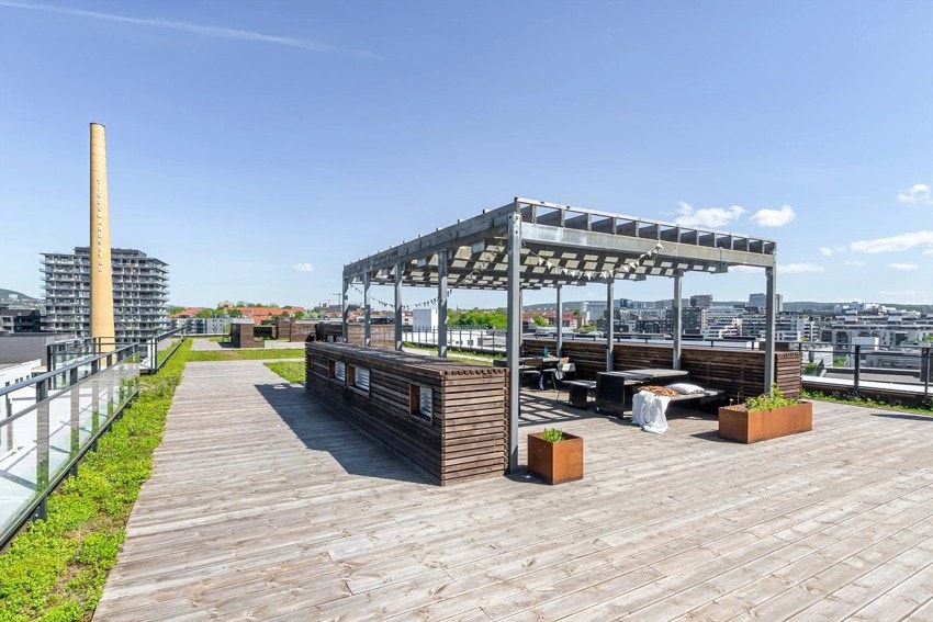 Her er utemøbler og pergola. Galleribilde