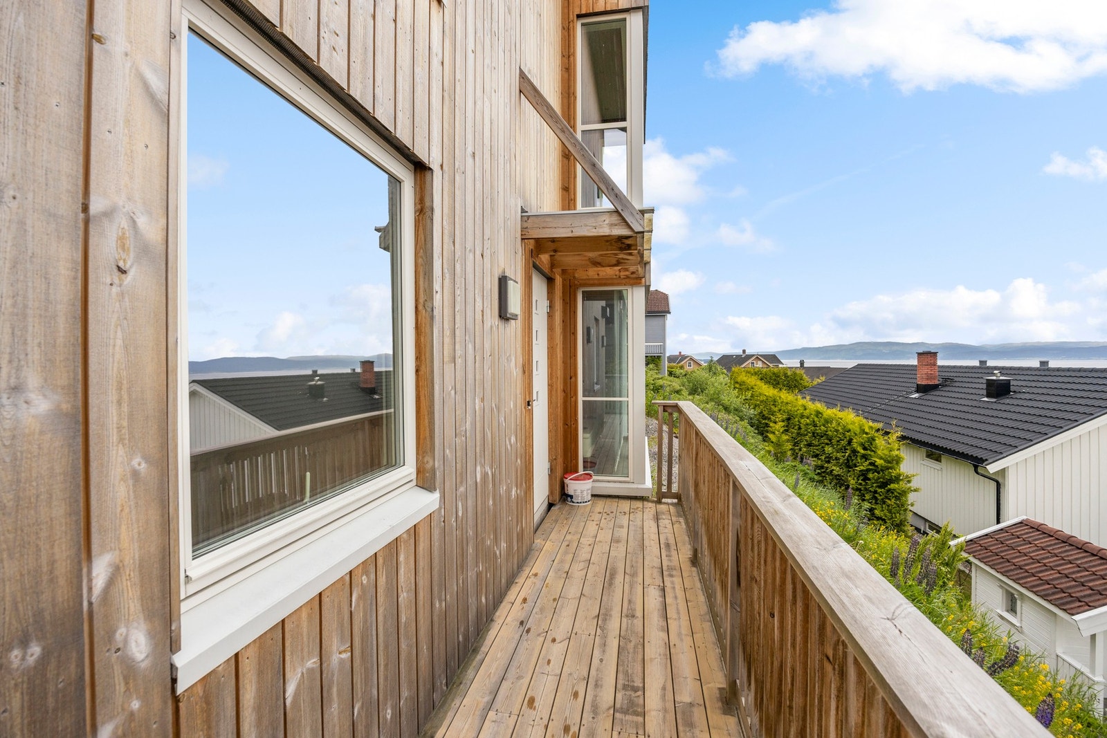 Inngang utleiedel. Galleribilde