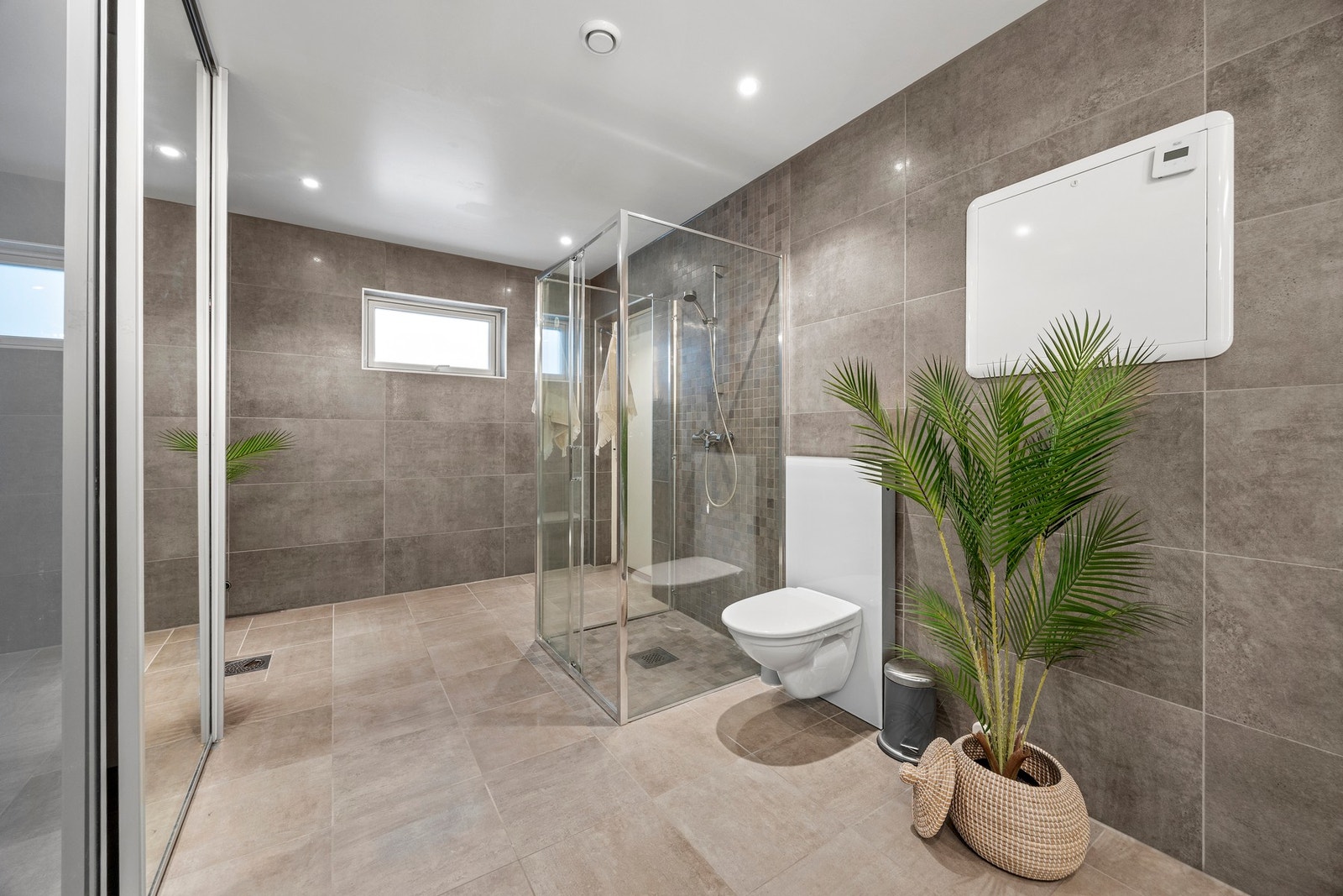 Det er i tillegg dør ut til inngangsparti Galleribilde