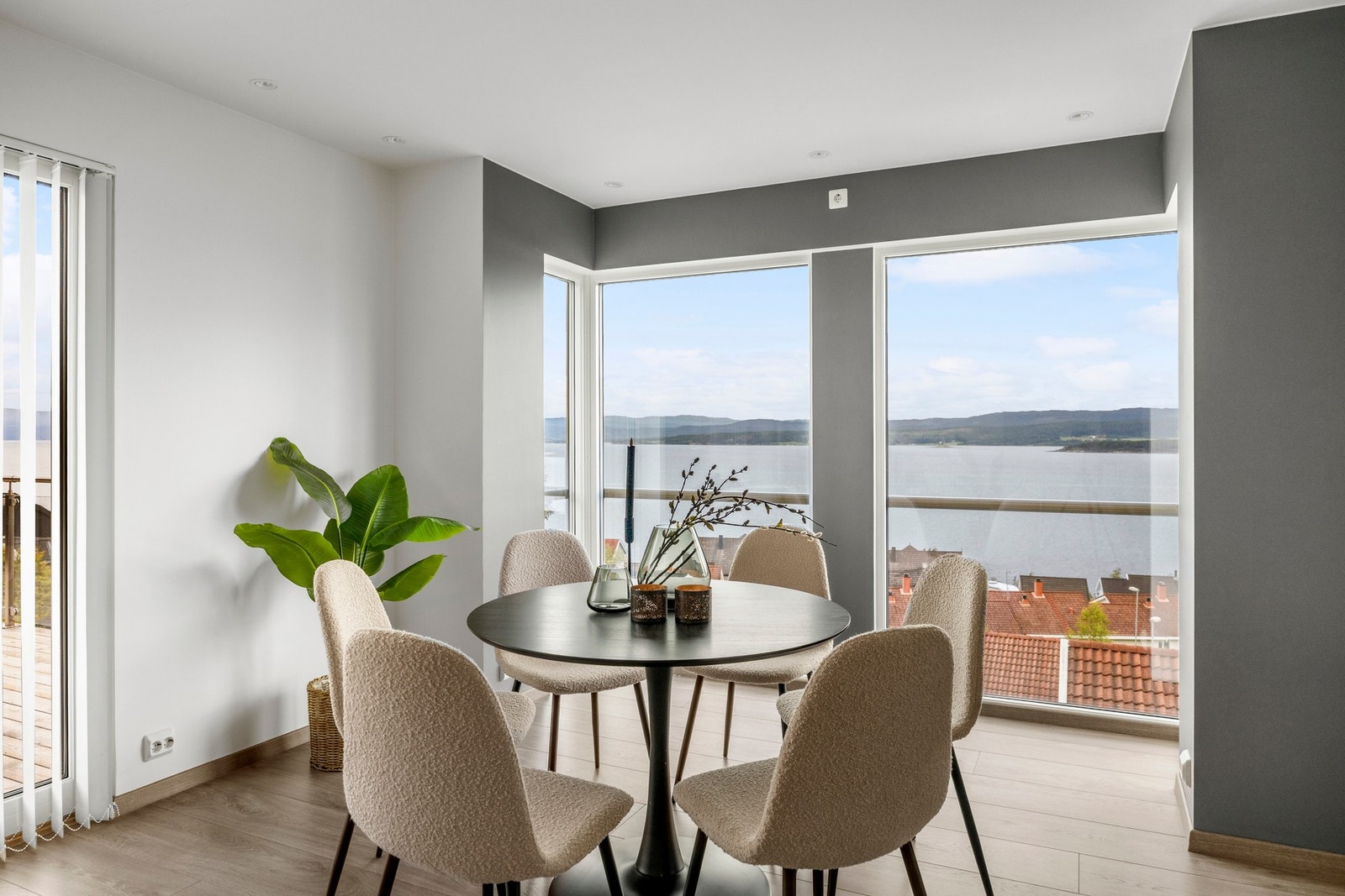 Her kan man nyte måltidet med utsikt! Galleribilde