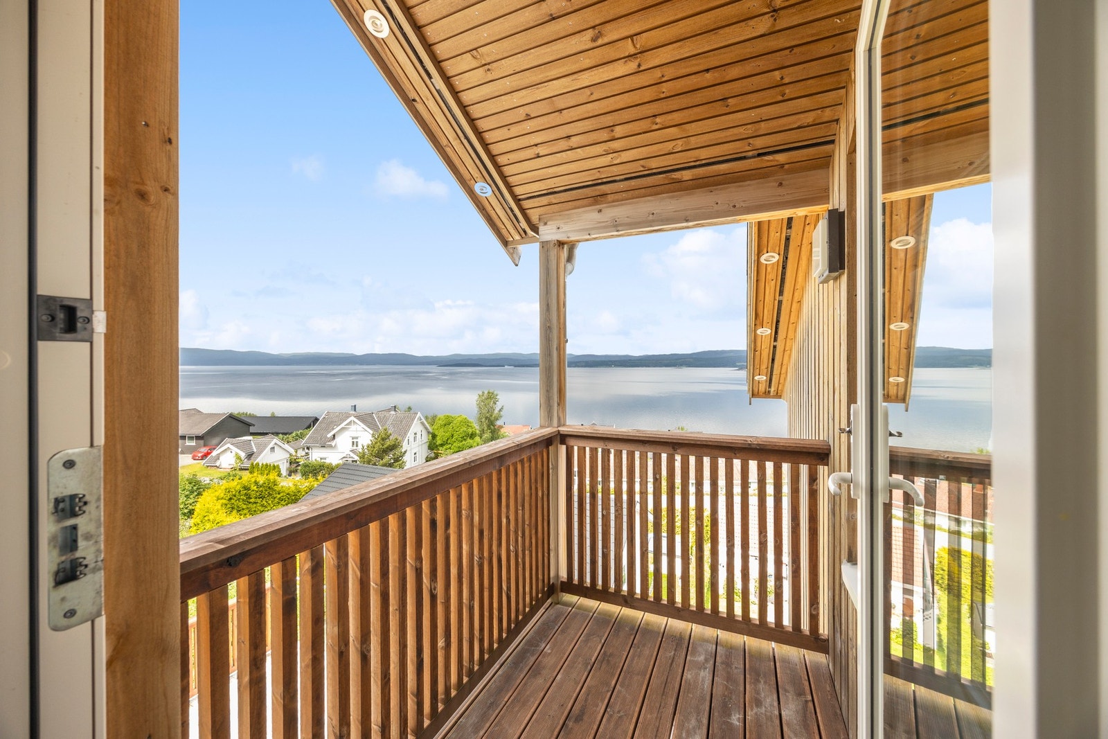 Fra soverommet er det utgang til luftebalkong - 2,5 kvm. Galleribilde