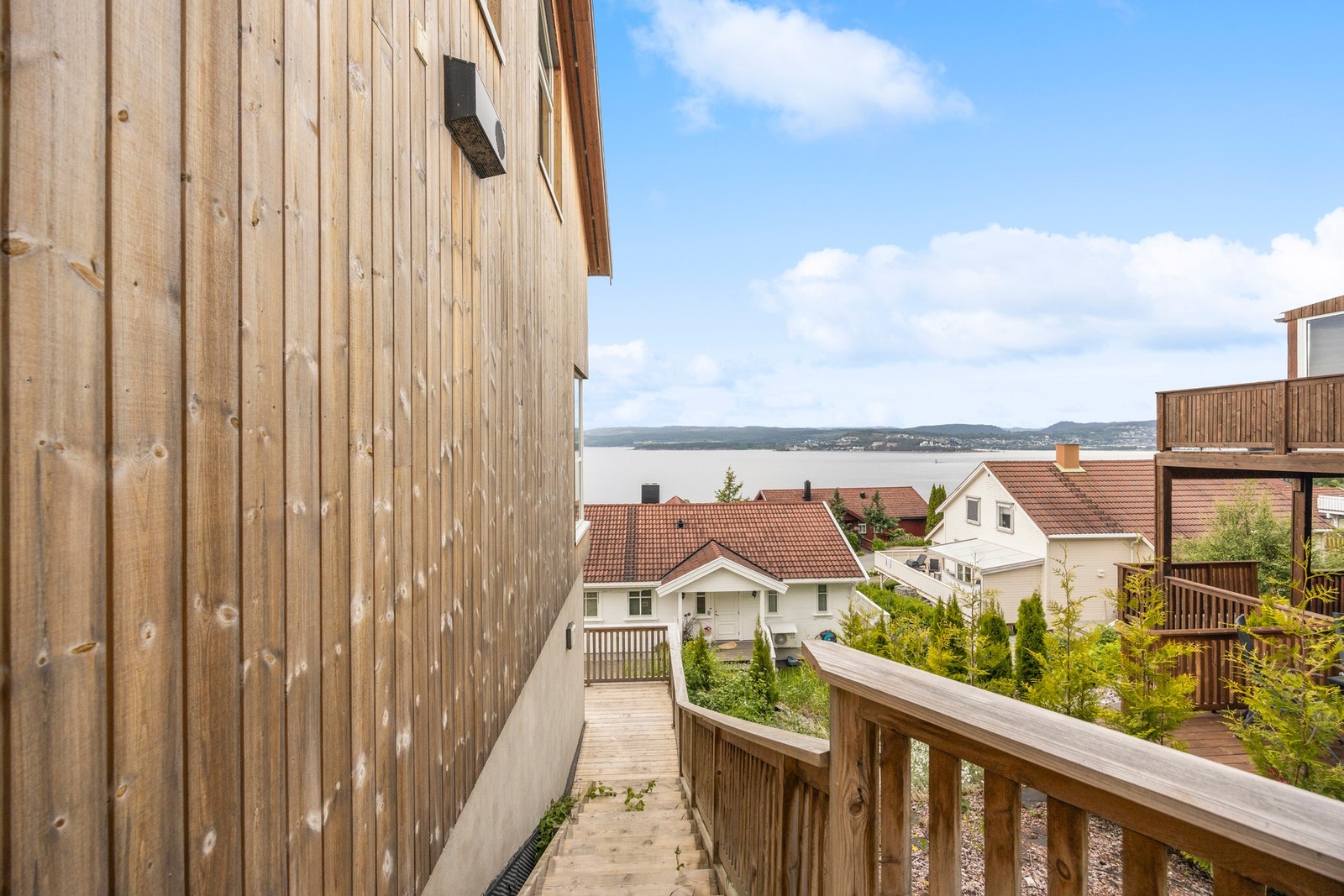 Utleiedel har separat adkomst på siden av huset Galleribilde