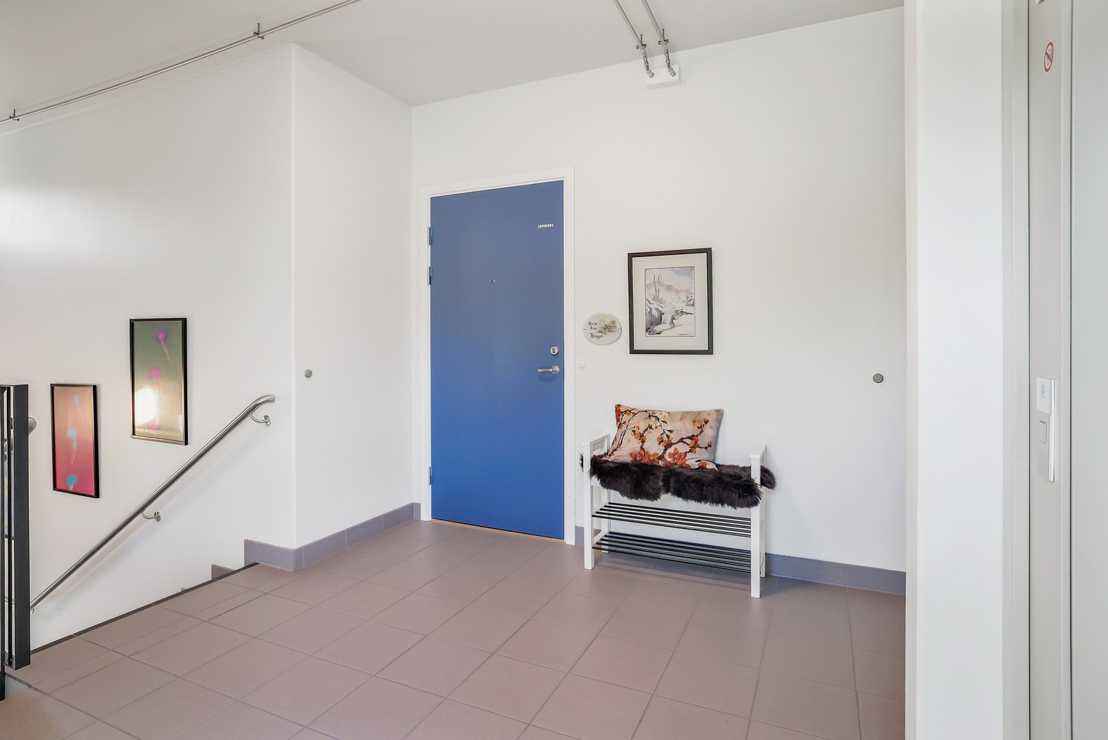 Heis og trapp rett utenfor døren - meget praktisk! Galleribilde