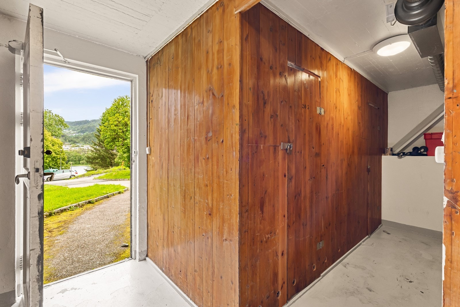 Tilhørende boder i u.etasje på 1,7 m² og 3,1 m². Galleribilde