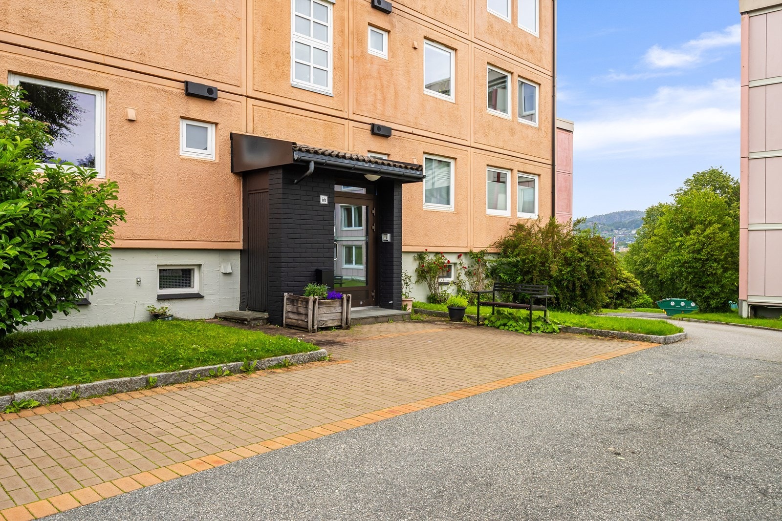 Smiberget borettslag består av til sammen 569 leiligheter i lav- og høyblokker. Galleribilde