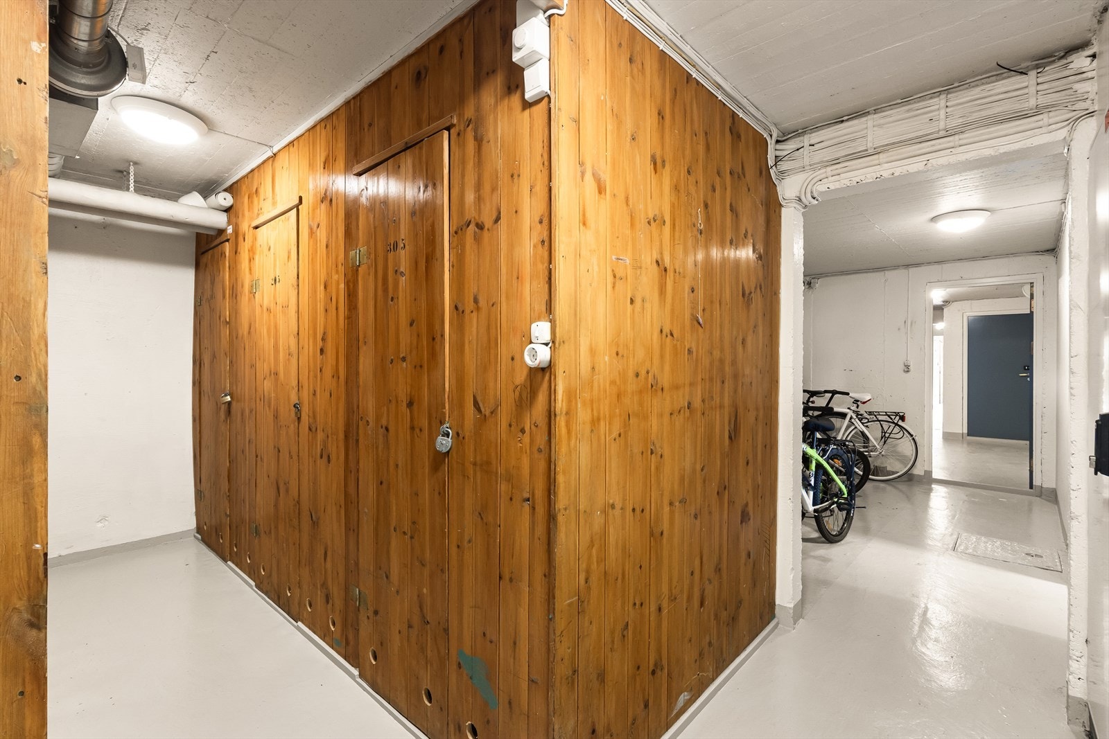 Fellesareal med boder Galleribilde