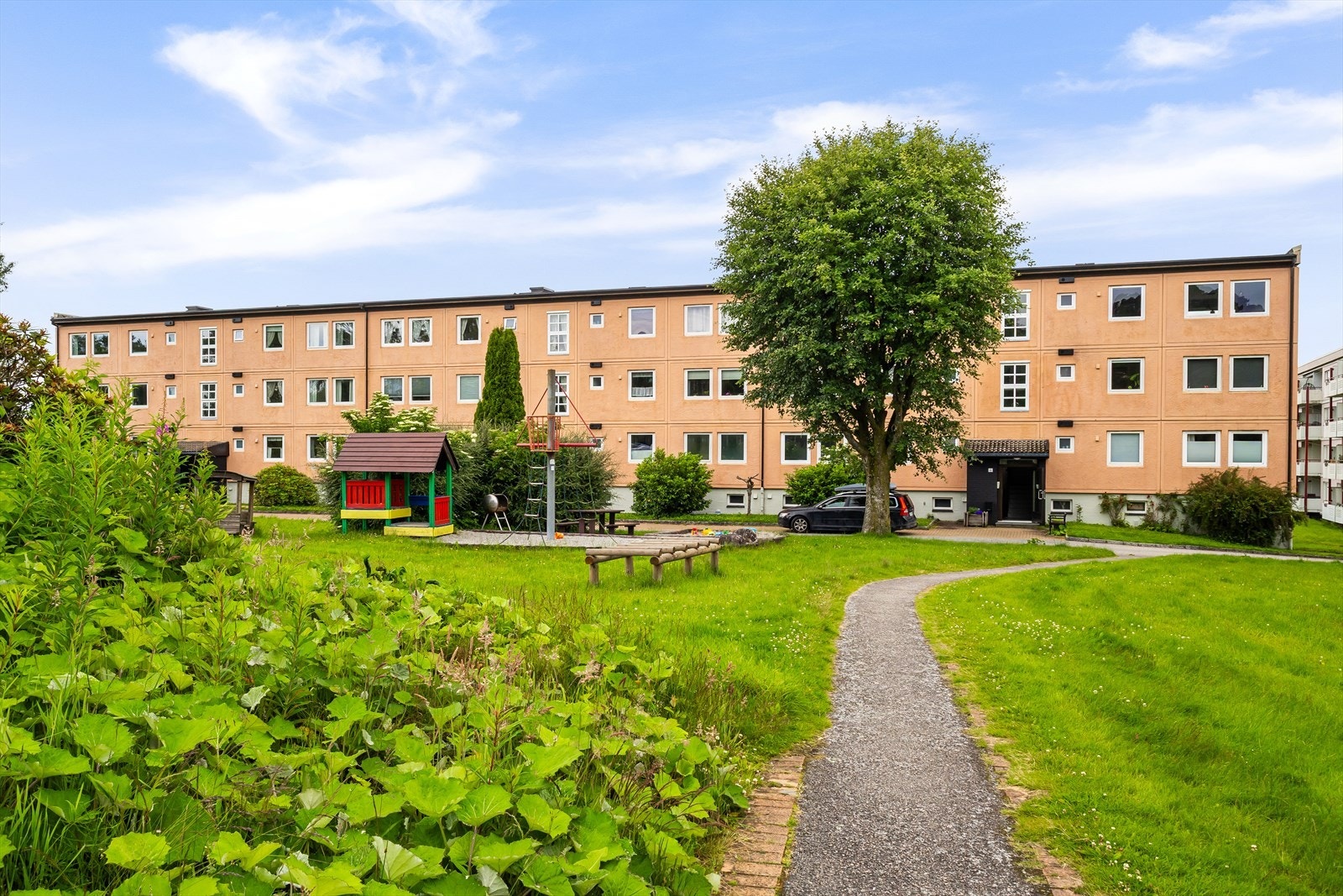 Leiligheten ligger i et ettertraktet og svært sentralt område i Fyllingsdalen. Herfra er det kort avstand til alt en måtte trenge i hverdagen. Galleribilde