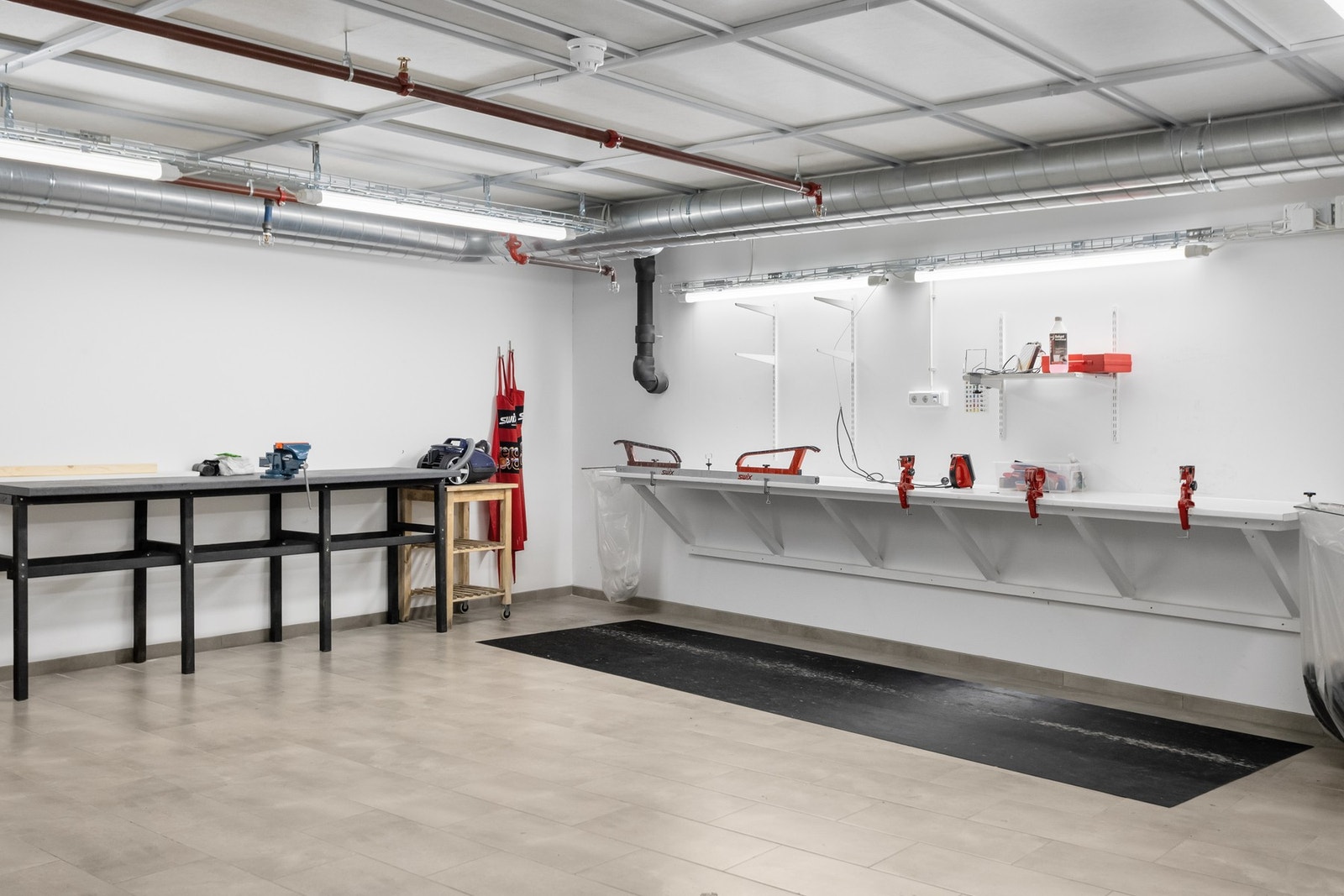 I borettslaget er det tilgang til felles smørebod og vaskeplass for sykler Galleribilde