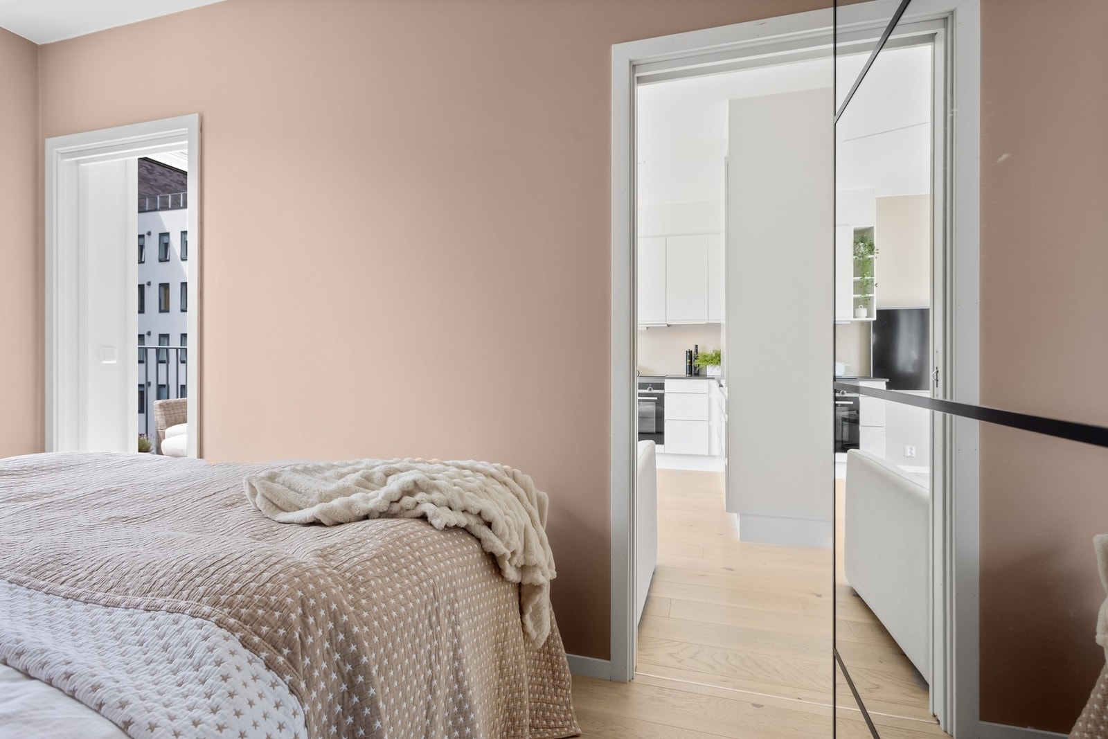 Soverommet har to innganger og ulike møbleringsmuligheter Galleribilde