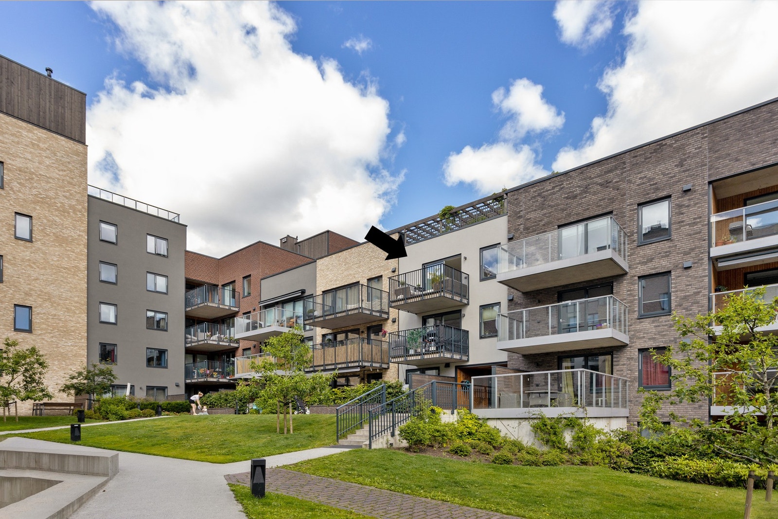 God intern beliggenhet i toppetasjen vendt mot indre gårdsrom Galleribilde