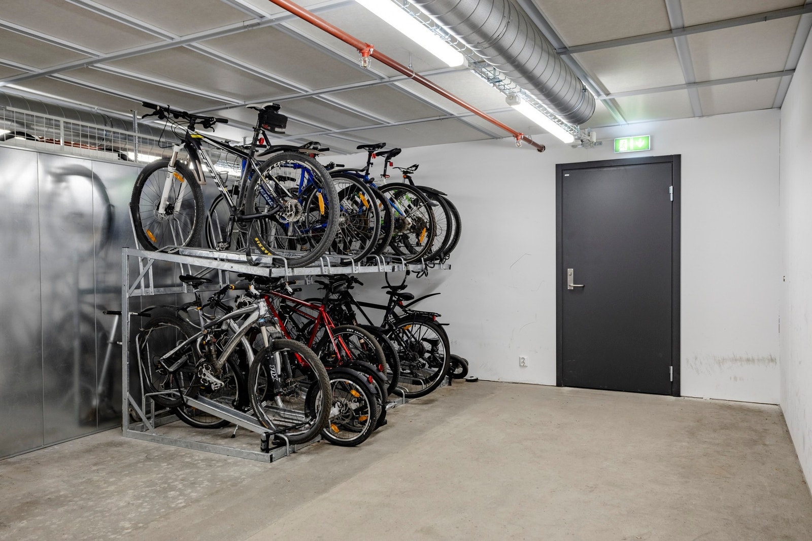 Det er tilgang til flere felles sykkelboder i borettslaget Galleribilde