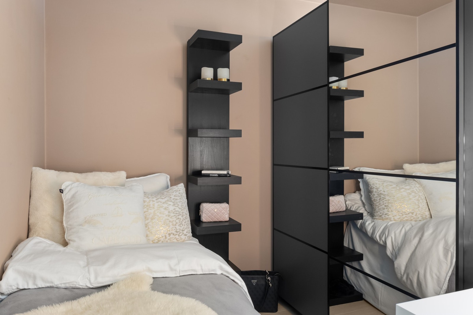 Selger har benyttet soverommet todelt med enkeltseng og dobbeltseng Galleribilde