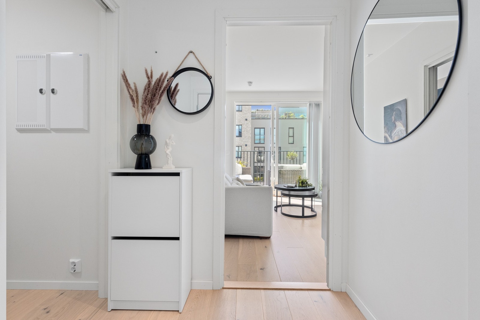 Romslig entré med innvendig bod i direkte tilknytning Galleribilde