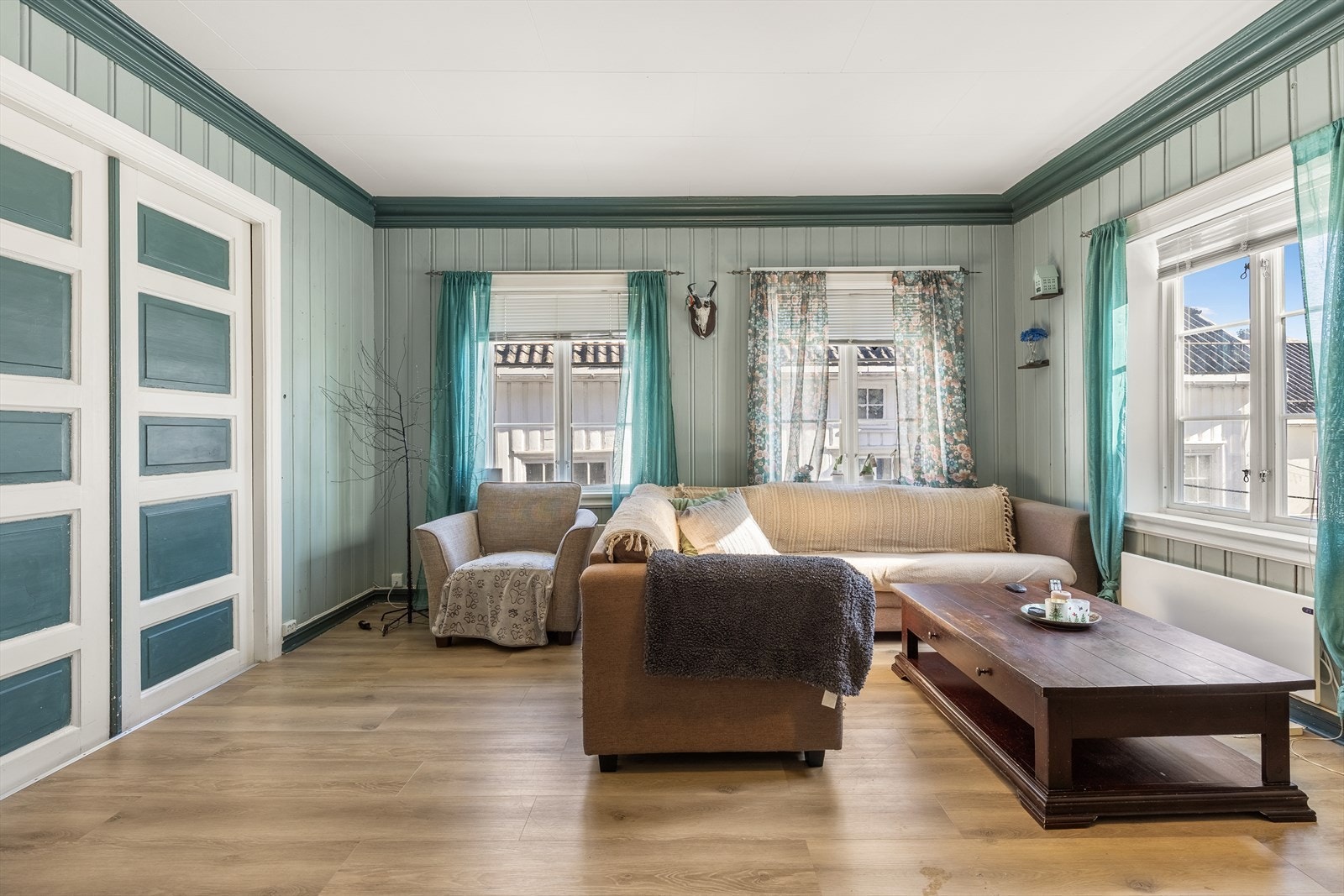 Lys og fin stue med godt naturlig lysinnlipp Galleribilde