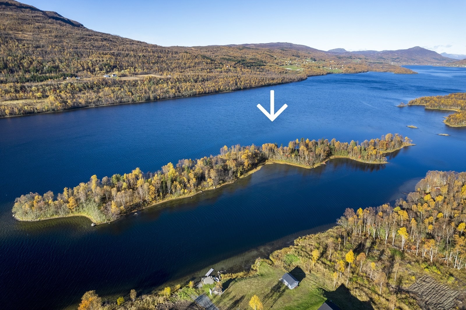 Nordvik Finnsnes presenterer Litjeholmen! Hytte på egen øy med idyllisk og sjelden beliggenhet på Rossfjordvannet. Galleribilde