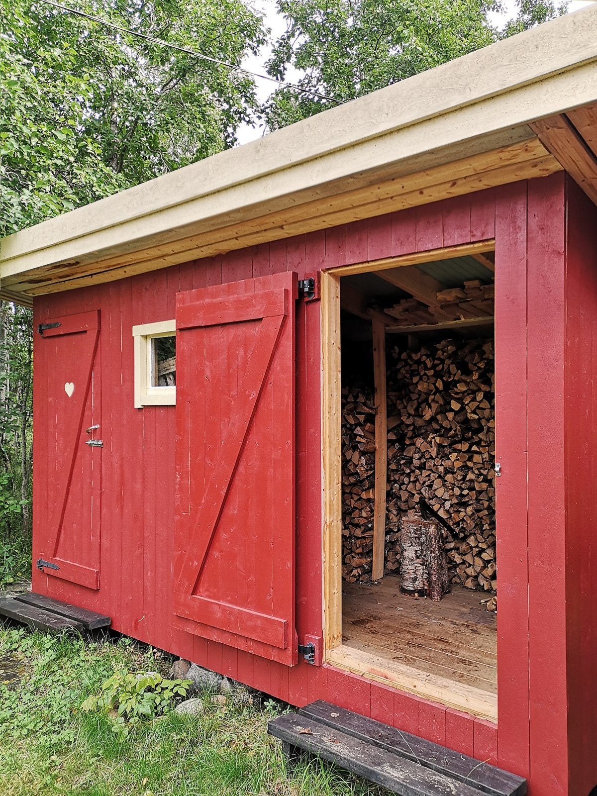 Selgers eget album: Vedskjul Galleribilde