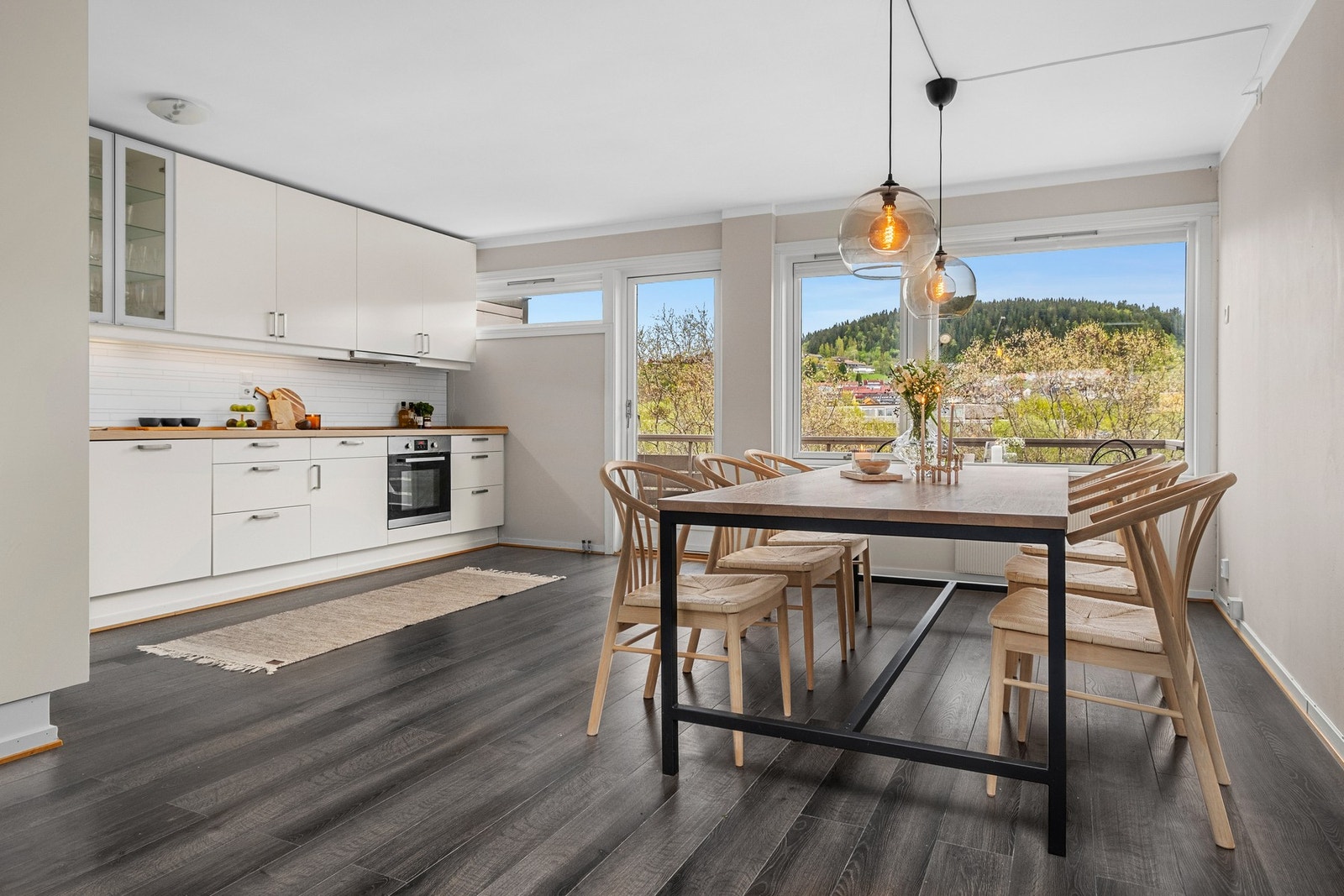 Fra kjøkken får man utgang til en balkong på 9 kvm. Galleribilde