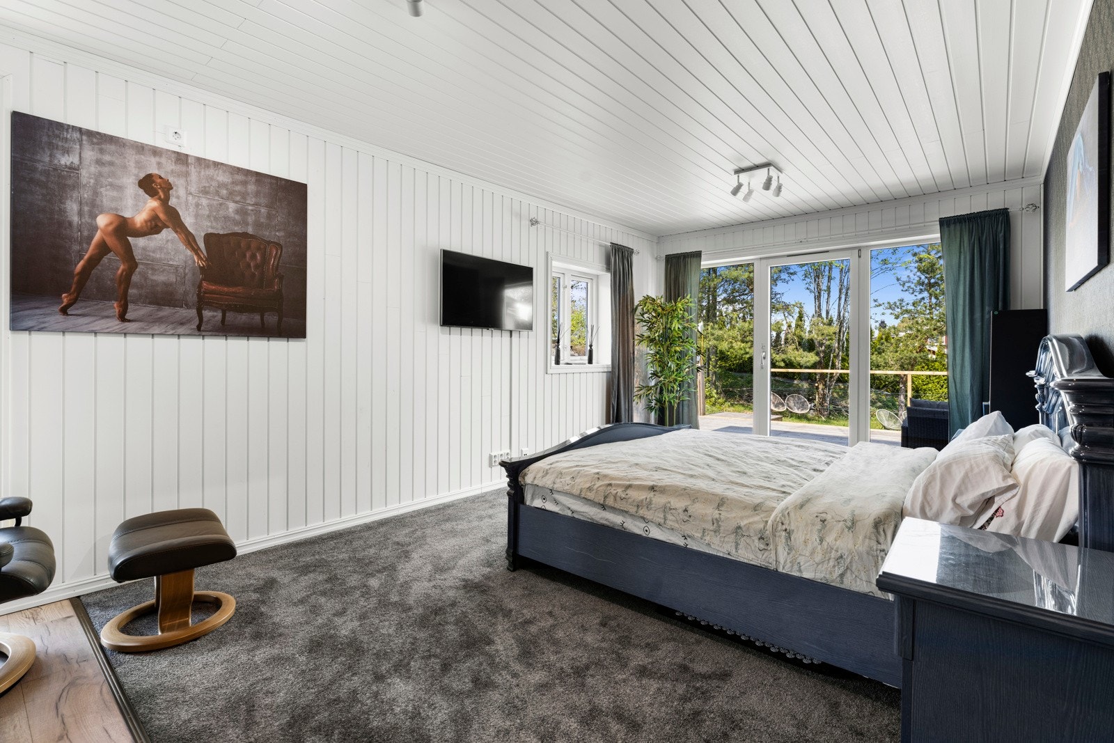 Det andre soverommet har dels teppe på gulv. Galleribilde