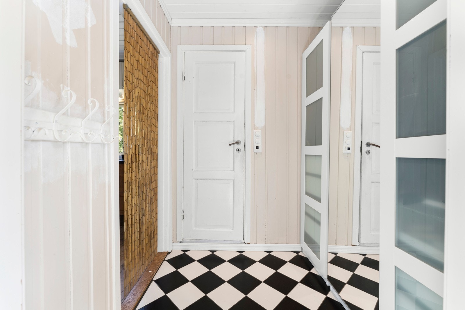 Det er bra med skapplass i gangen. Galleribilde