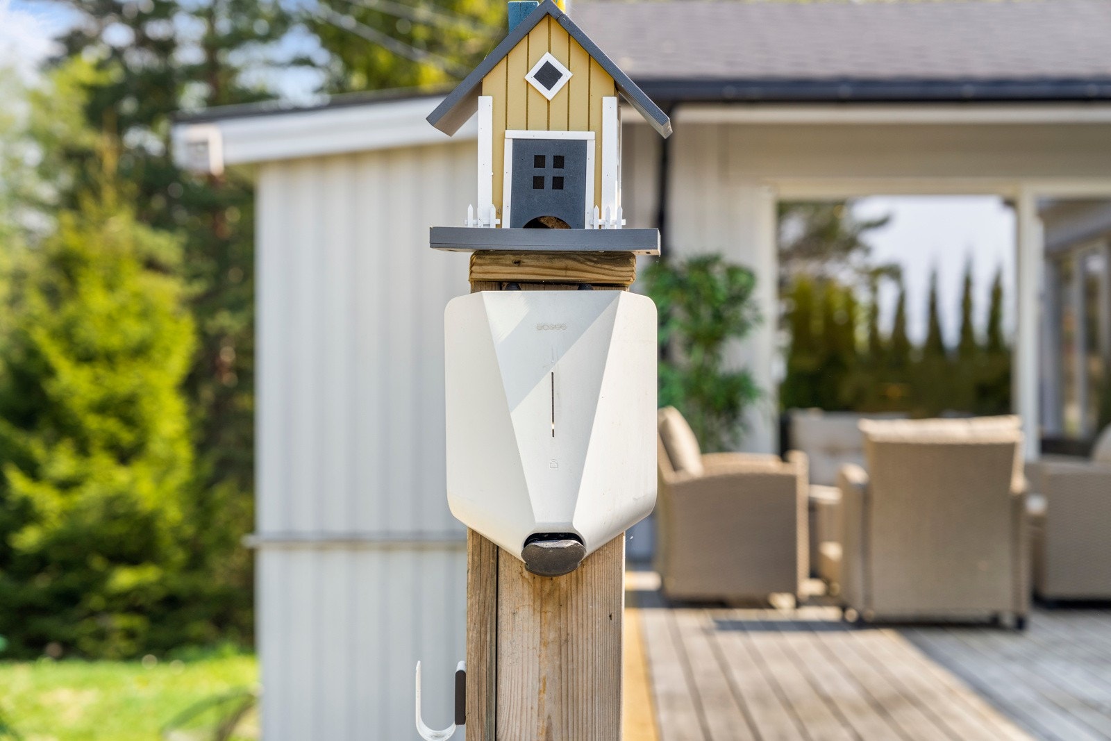 Elbillader på gårdsplassen. Galleribilde