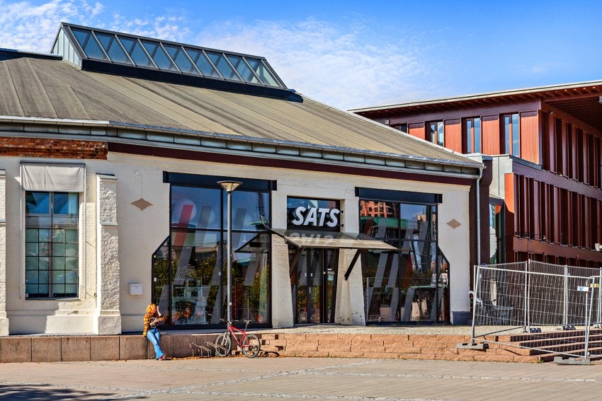 SATS Lillestrøm ligger rett ved togstasjonen. Galleribilde