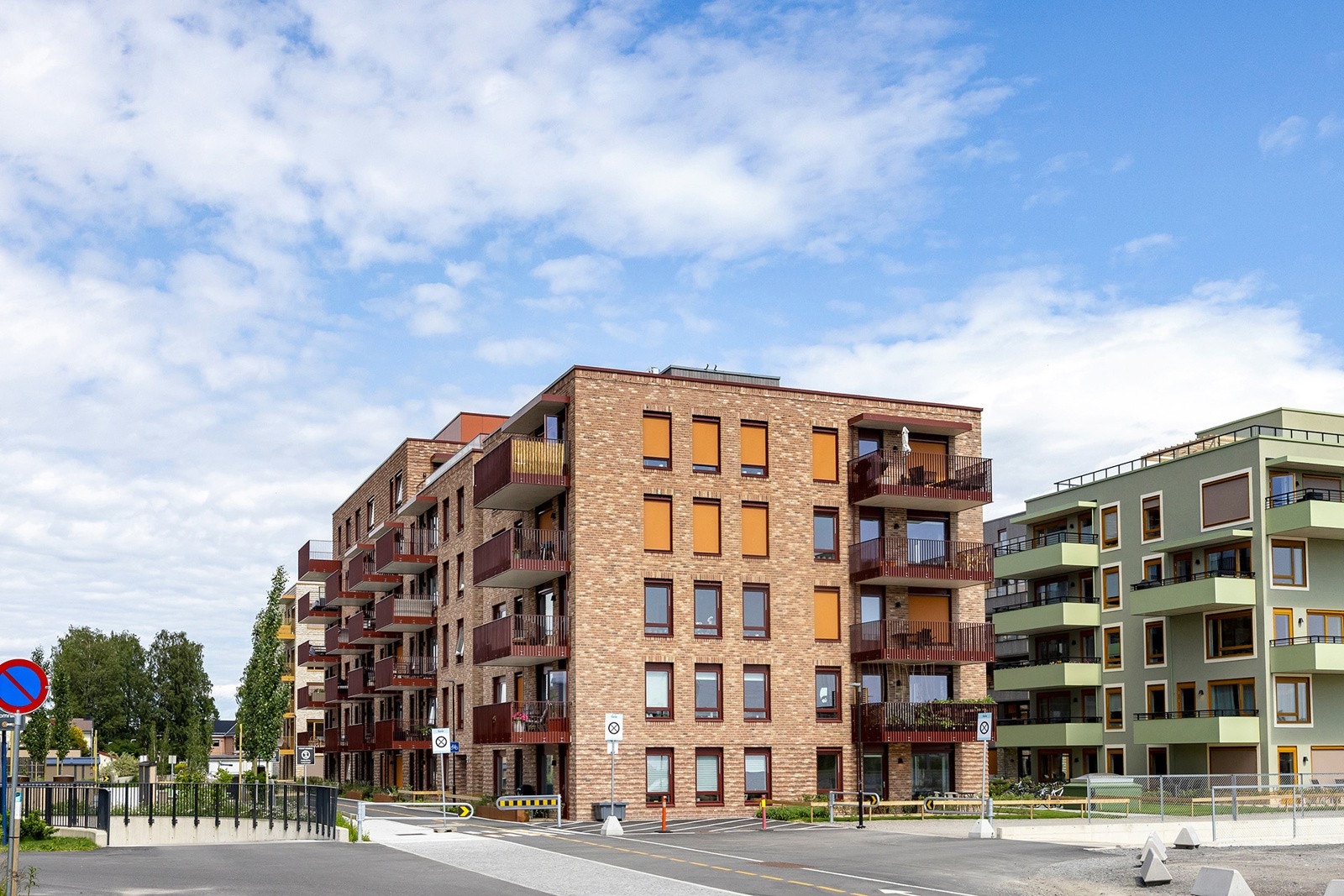 Her bor man i et nyetablert området i Lillestrøm med grønne fine fellesarealer, rolig og tilbaketrukket. Galleribilde