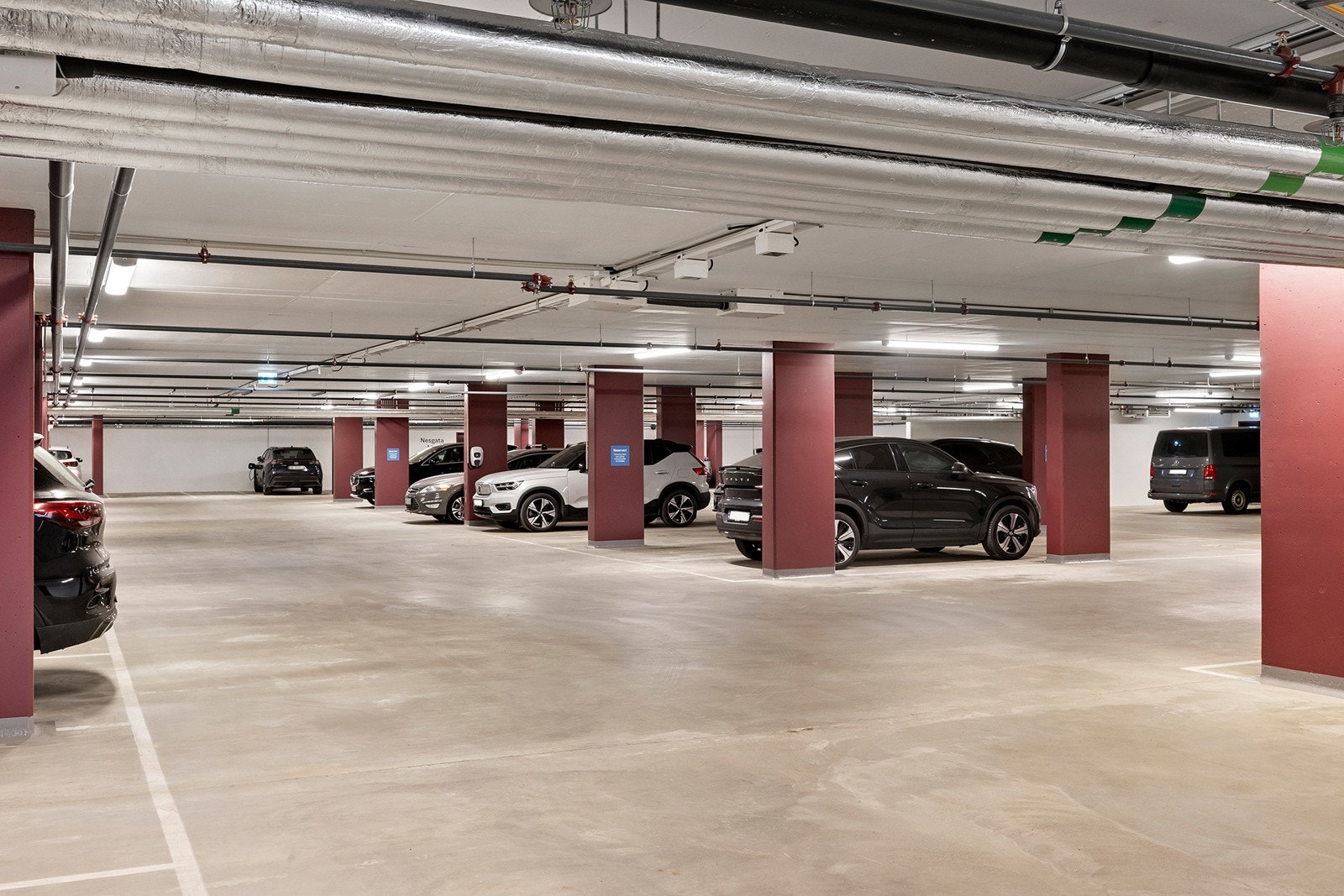 Leiligheten disponerer 1 garasjeplass i felles lukket garasjeanlegg. Galleribilde