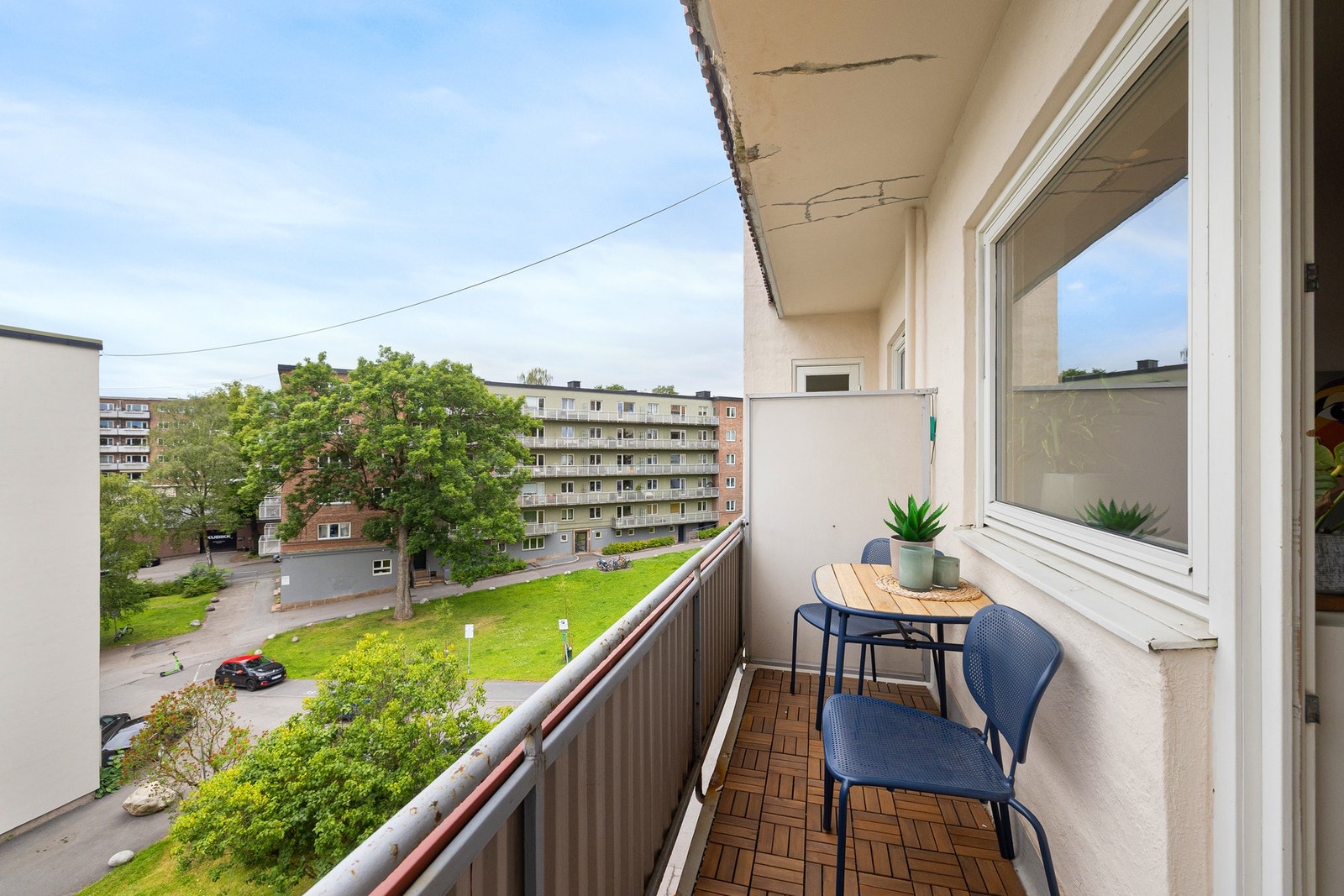 Fra stuen er det vestvendt balkong på ca. 4 kvm. Galleribilde