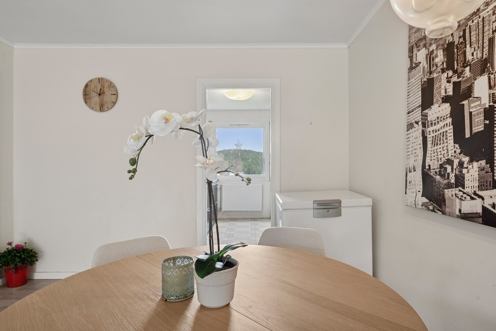 Fra spisestuen er det videre adkomst til et separat kjøkken. Galleribilde