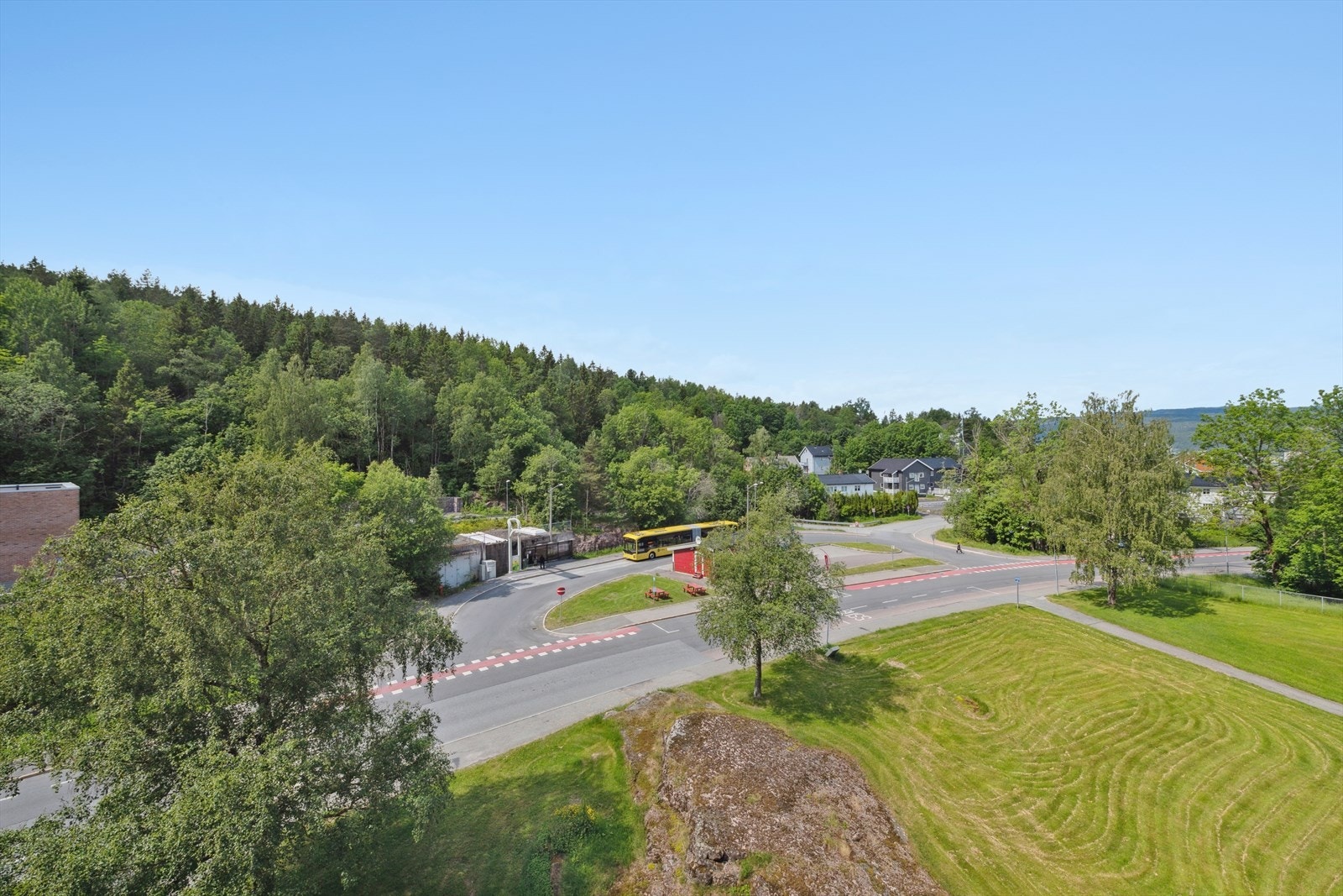 Det er kort avstand til kollektiv transport fra leiligheten. Galleribilde