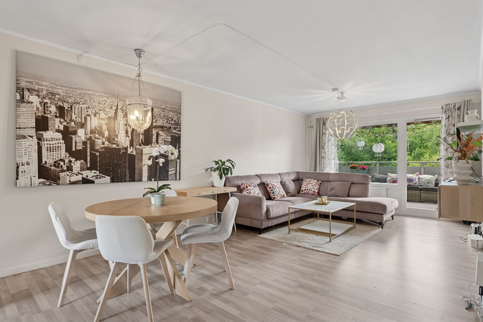 Velkommen til Lauritz Hervigs vei 164C, presentert av Esben Vehus Jaksland for DNB Eiendom. Galleribilde