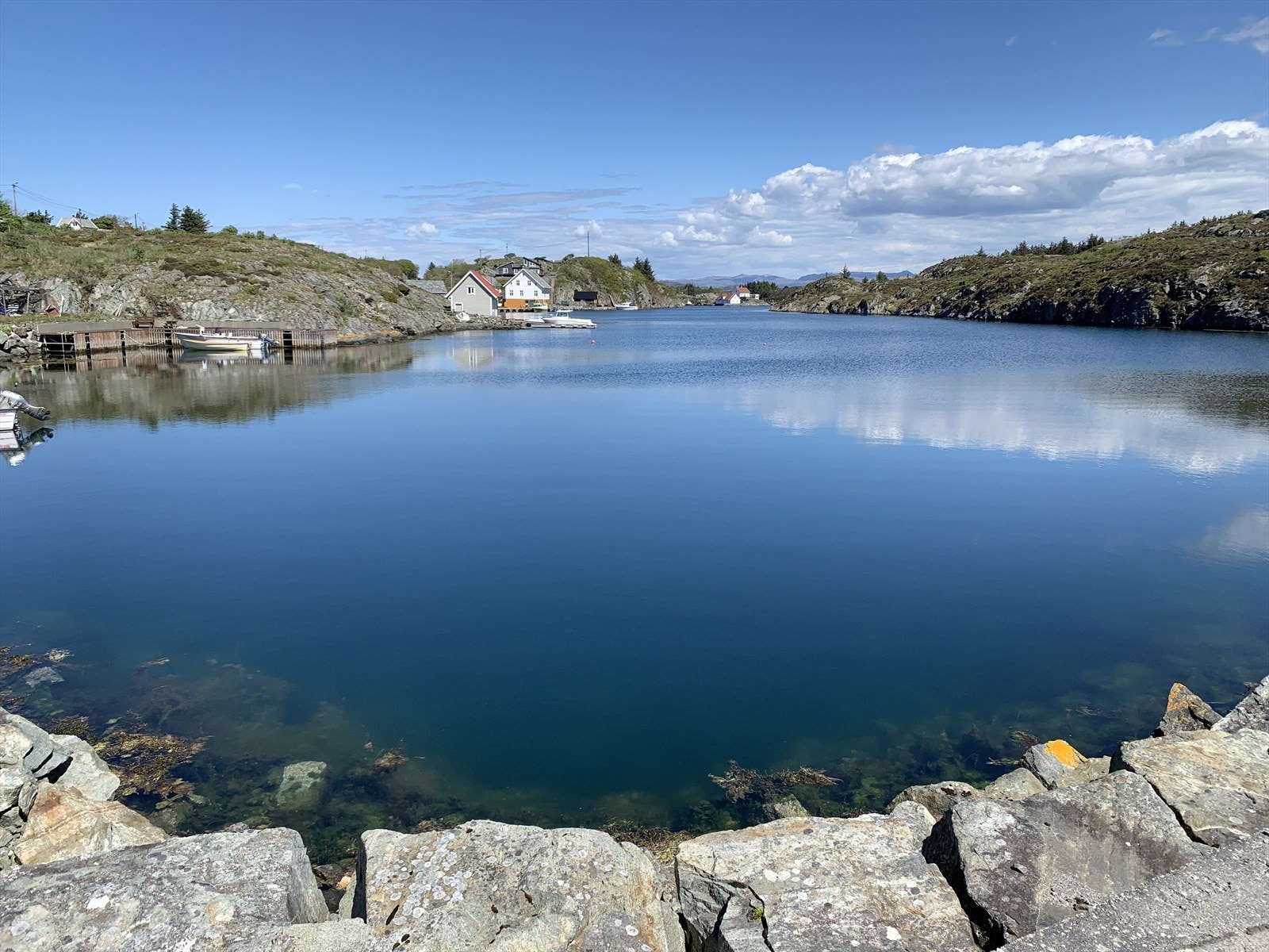 Bilde tatt ved skilt til Hiskholmen. Galleribilde
