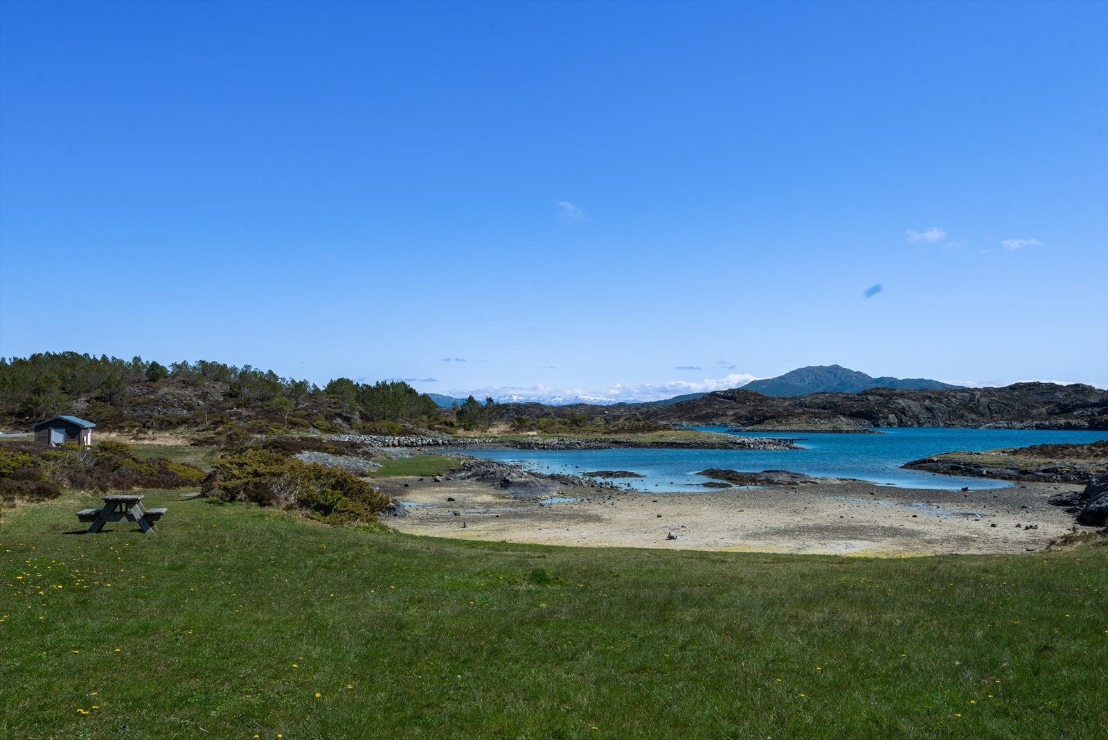 Det er flere flotte badestrender på Hiskjo. Galleribilde