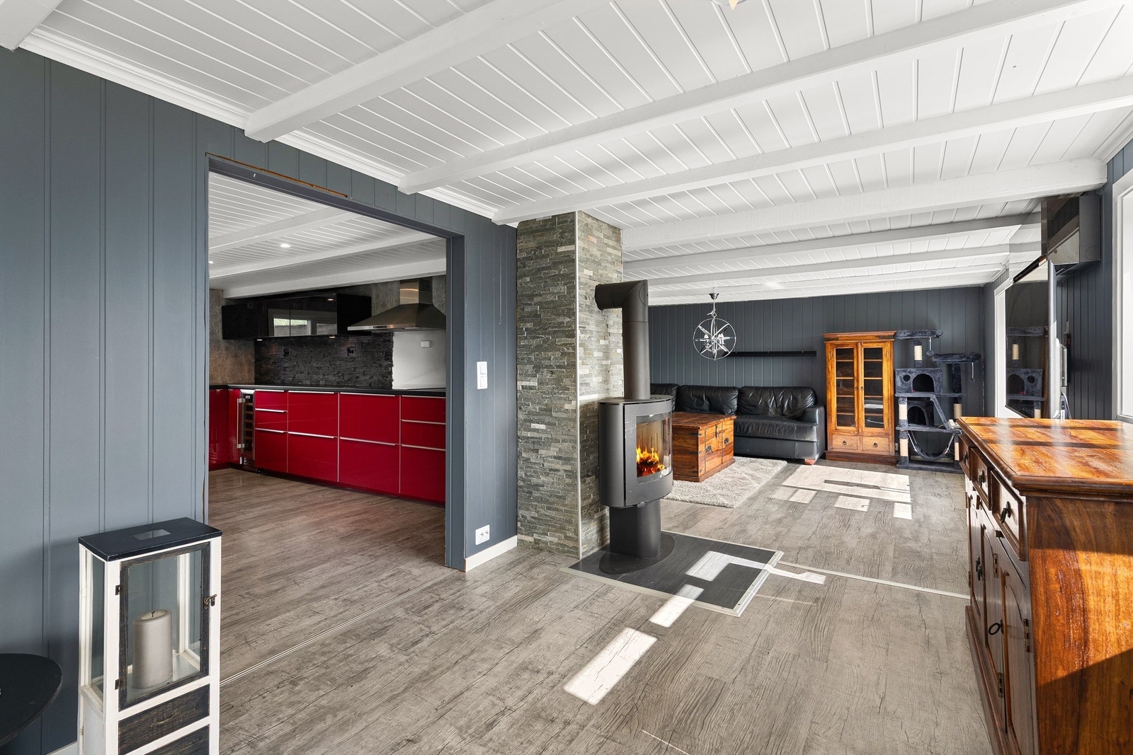 Fra stue mot kjøkken Galleribilde