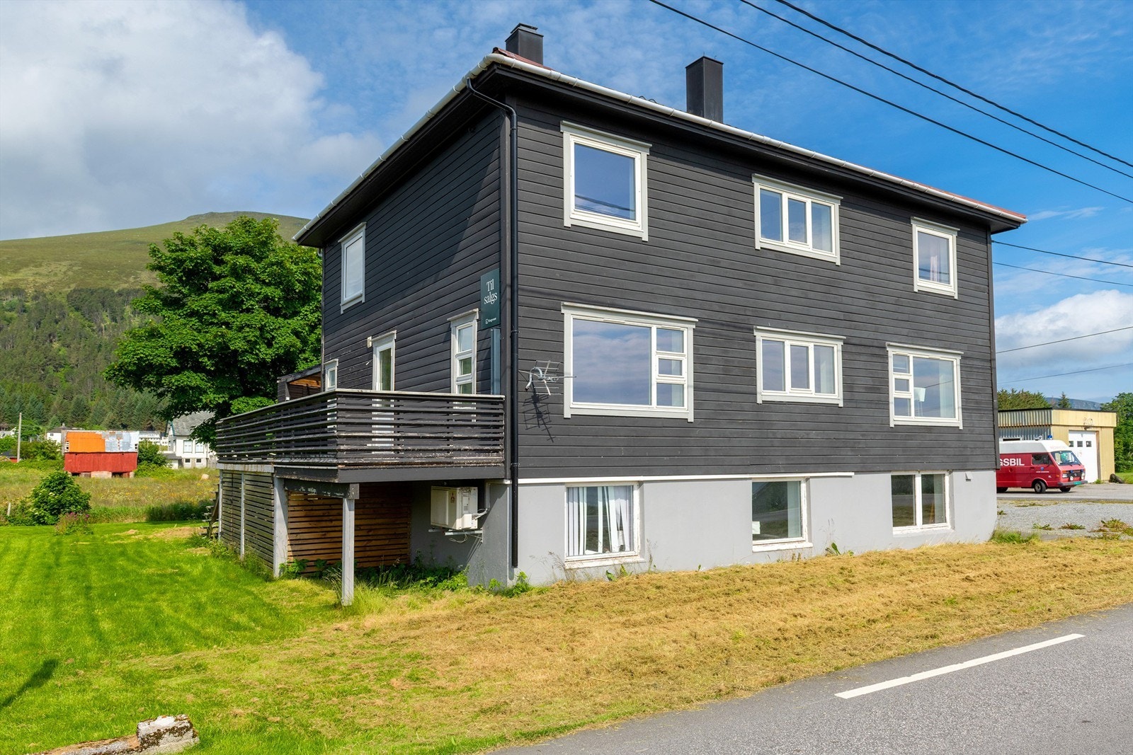 Fasade mot veg Galleribilde