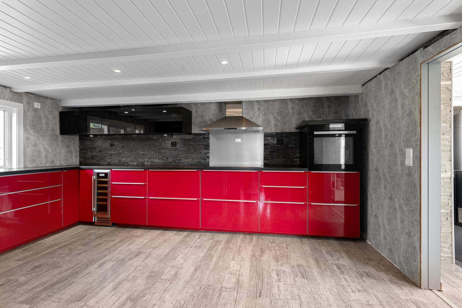 Stor og romslig kjøkkeninnredning fra ca. 2016 Galleribilde