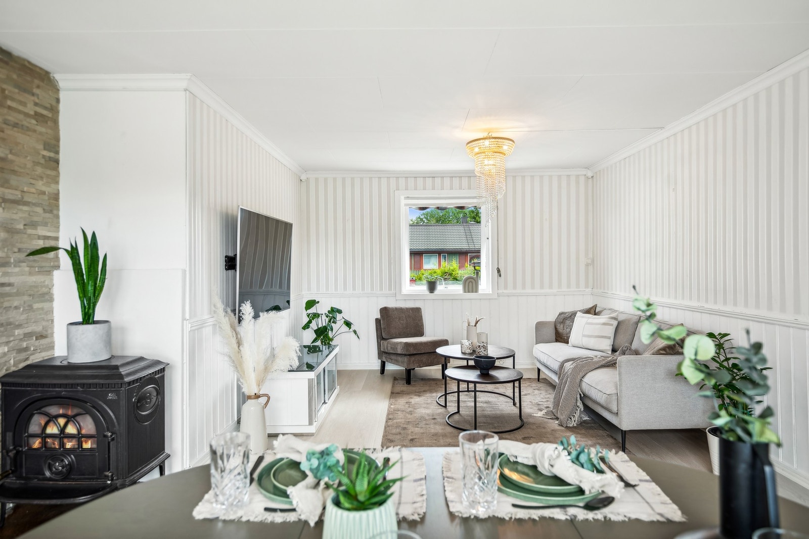 Lys og luftig stue med flere sittesoner! Galleribilde