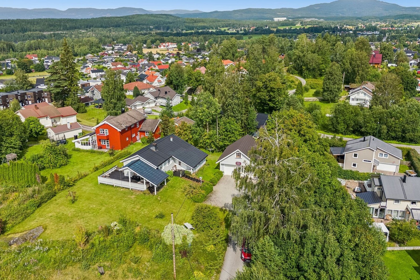 Boligen har en flott beliggenhet på Sagmoen, i nærheten av Råholt sentrum. Galleribilde