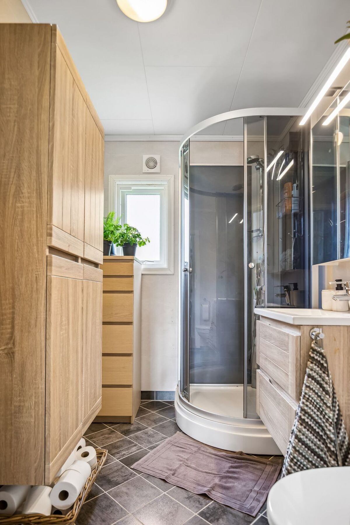 Praktisk baderom. Galleribilde