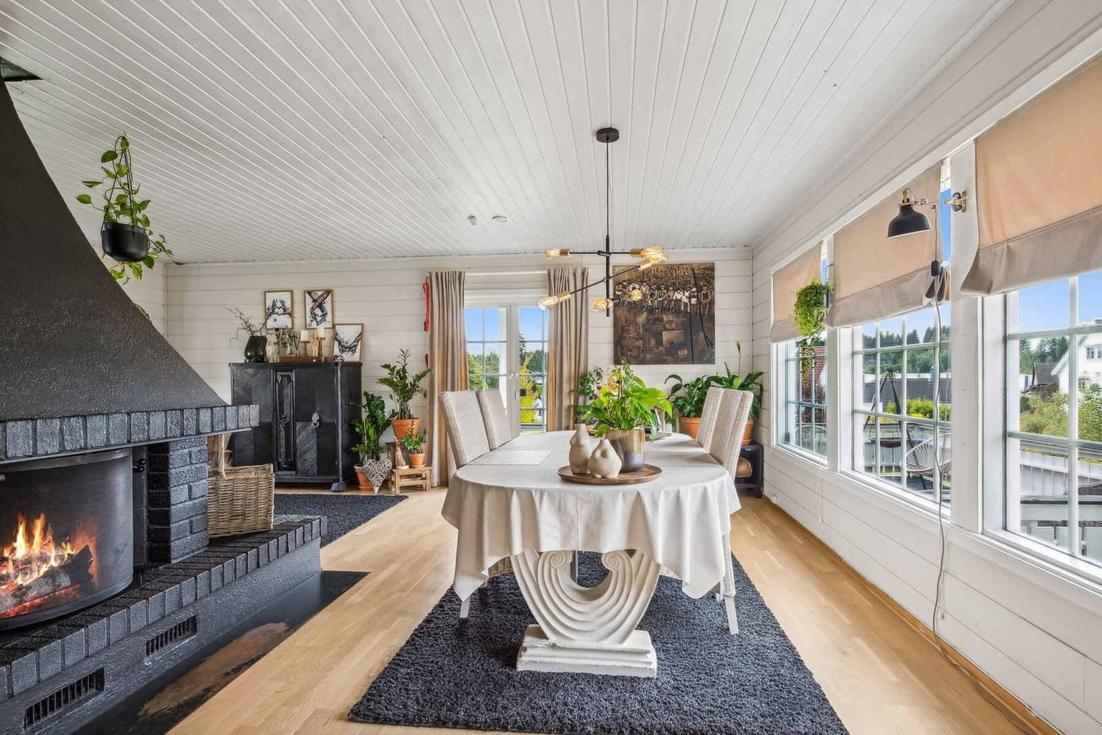 Fra stuen er det utgang til herlig terrasse på hele 39kvm! Galleribilde