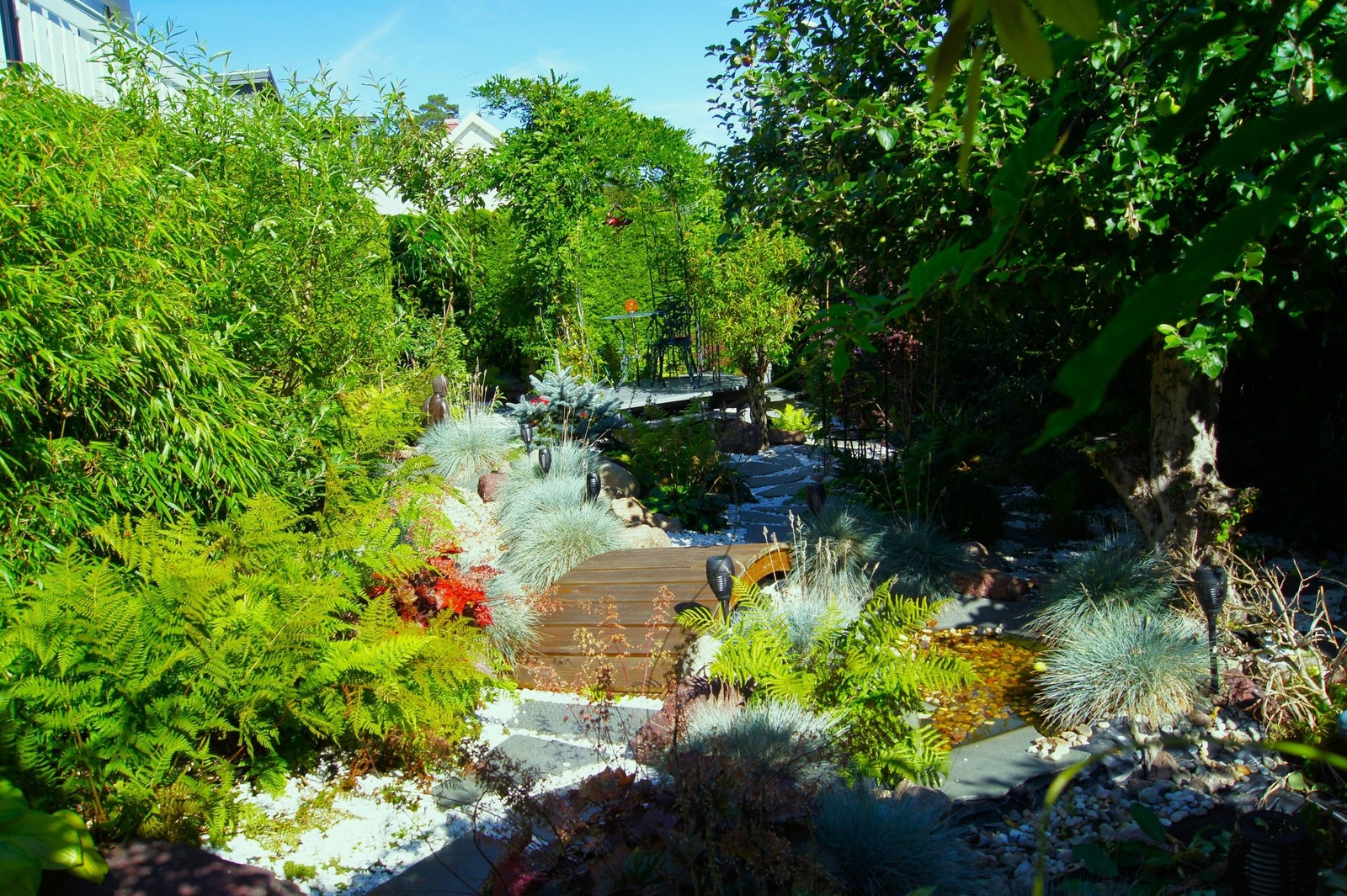 126 kvm Japansk inspirert hage, med fontene og sitteplass. Galleribilde